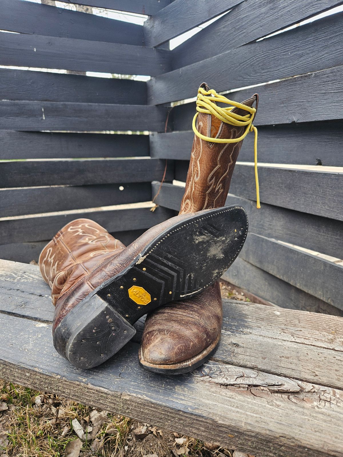 Photo by Jakesleather1505 on April 2, 2026 of the Nocona 6736 in Chocolate Bullhide And Oil Tanned Tops.
