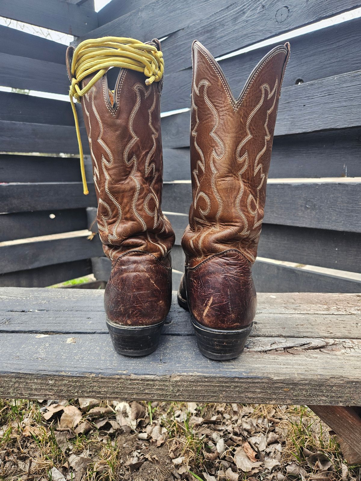 Photo by Jakesleather1505 on April 2, 2026 of the Nocona 6736 in Chocolate Bullhide And Oil Tanned Tops.