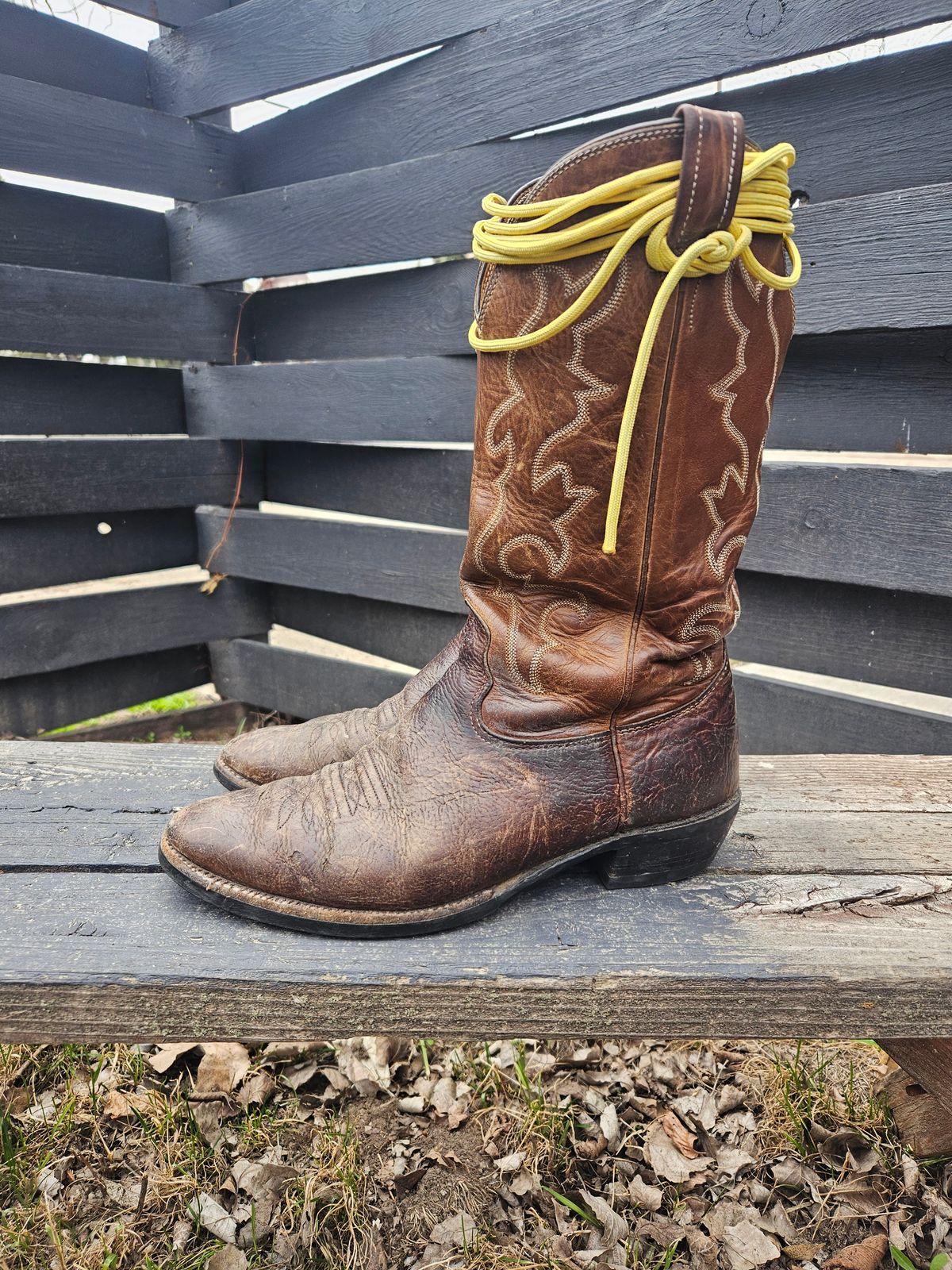 Photo by Jakesleather1505 on April 2, 2026 of the Nocona 6736 in Chocolate Bullhide And Oil Tanned Tops.