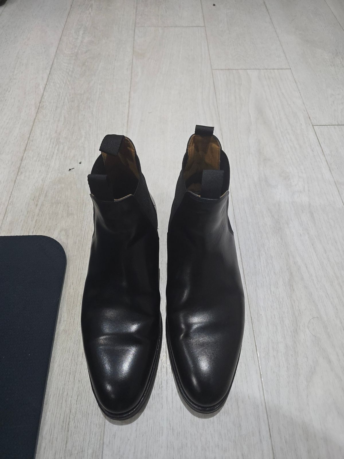 Photo by ZChua on June 9, 2025 of the Meermin Wholecut Chelsea Boot in Zonta Boxcalf.