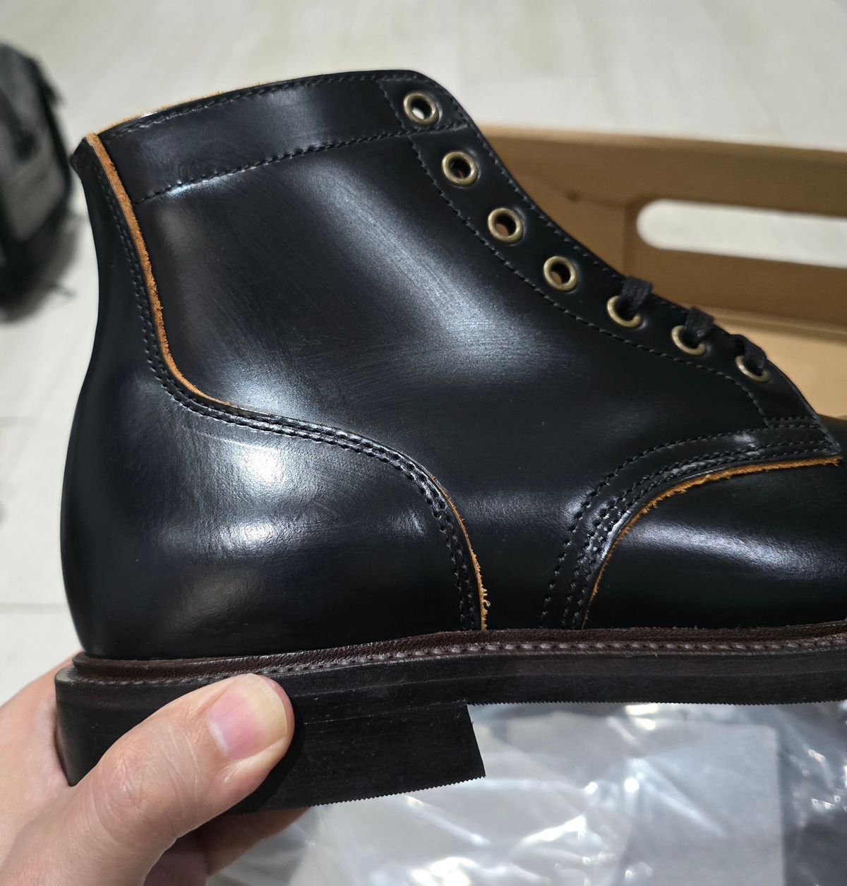 Photo by ZChua on November 9, 2024 of the Luosjiet Captoe Service Boot in Black Teacore OTA Cowhide.