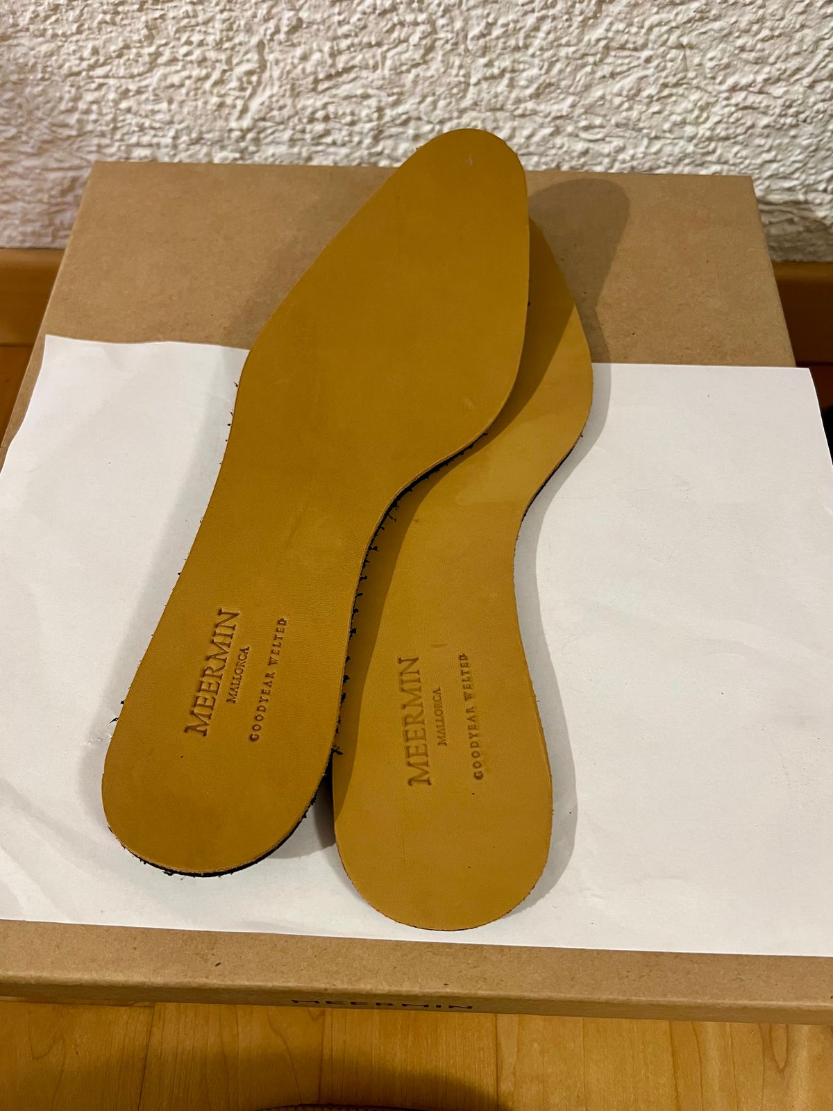 Photo by Florianfloorwalker on September 27, 2025 of the Meermin Chelsea Boot in C.F. Stead Gaucho Waxy Kudu.