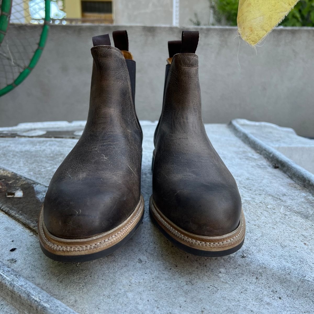 Photo by Florianfloorwalker on October 3, 2025 of the Meermin Chelsea Boot in C.F. Stead Gaucho Waxy Kudu.