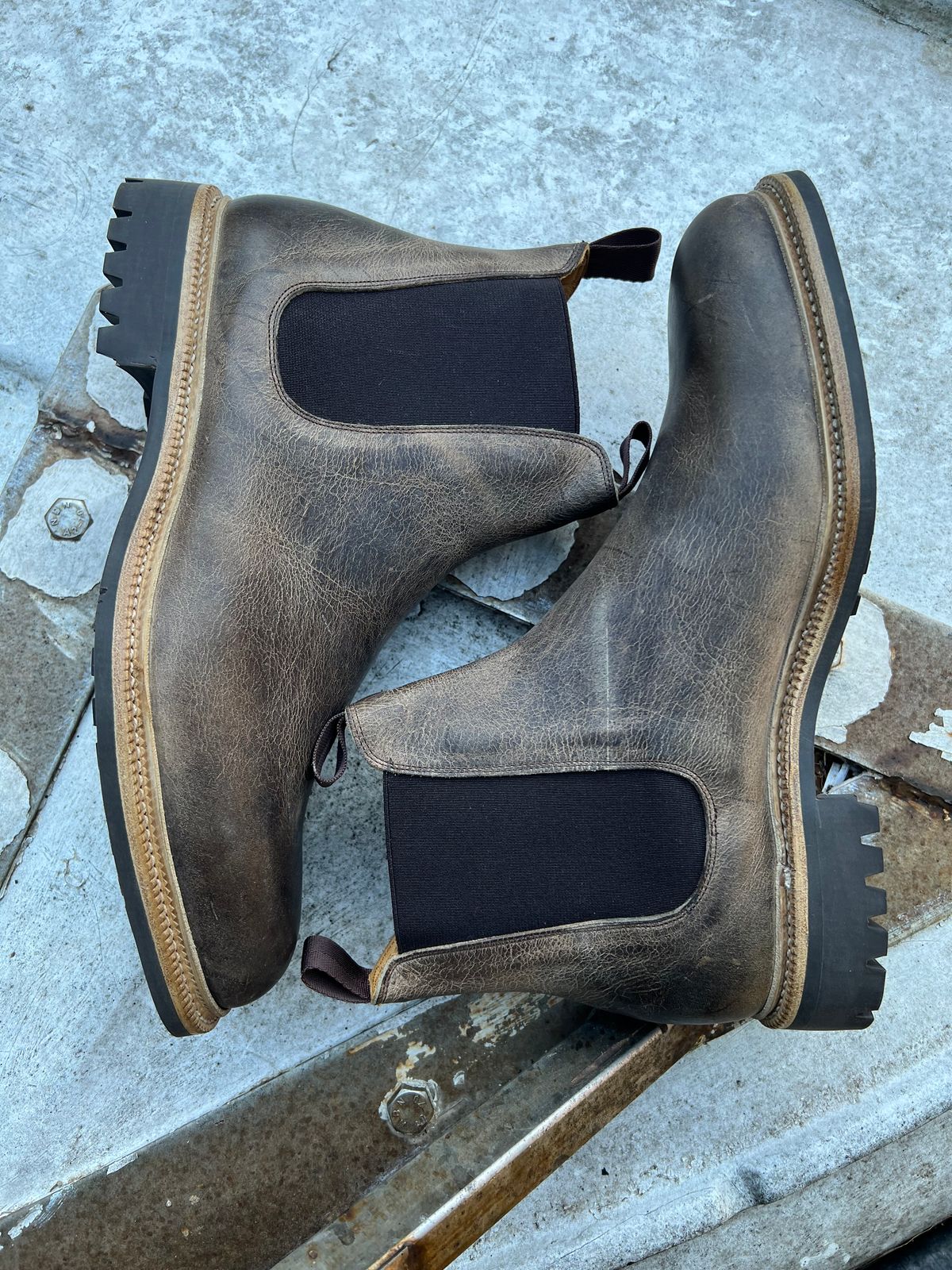 Photo by Florianfloorwalker on October 3, 2025 of the Meermin Chelsea Boot in C.F. Stead Gaucho Waxy Kudu.