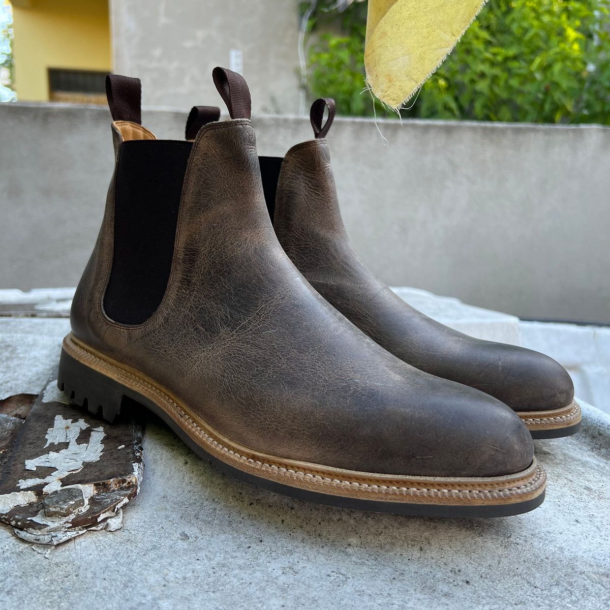 Photo by Florianfloorwalker on October 3, 2025 of the Meermin Chelsea Boot in C.F. Stead Gaucho Waxy Kudu.