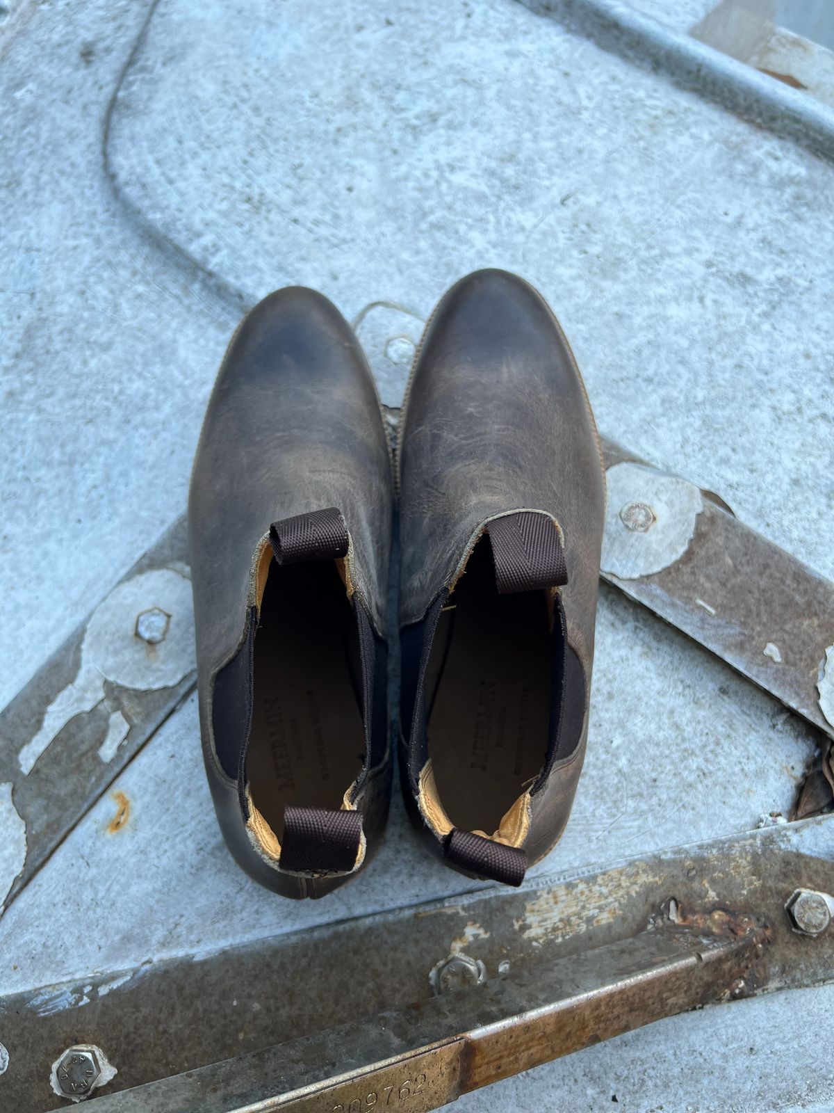 Photo by Florianfloorwalker on October 3, 2025 of the Meermin Chelsea Boot in C.F. Stead Gaucho Waxy Kudu.