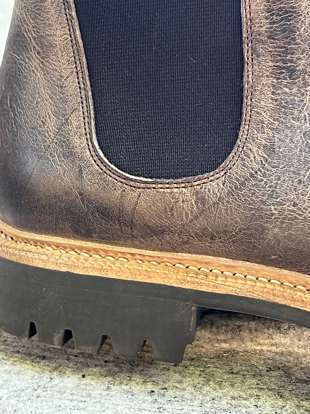 Photo by Florianfloorwalker on October 3, 2025 of the Meermin Chelsea Boot in C.F. Stead Gaucho Waxy Kudu.
