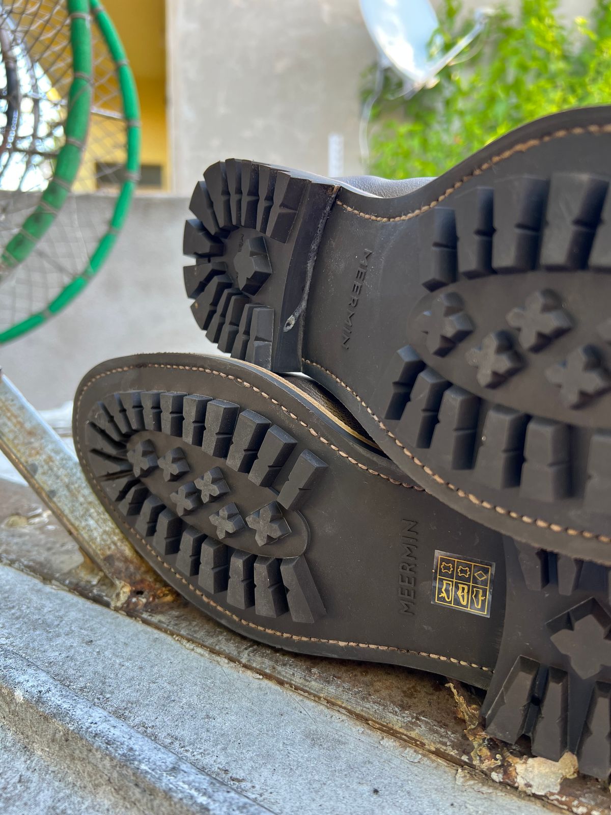 Photo by Florianfloorwalker on October 3, 2025 of the Meermin Chelsea Boot in C.F. Stead Gaucho Waxy Kudu.