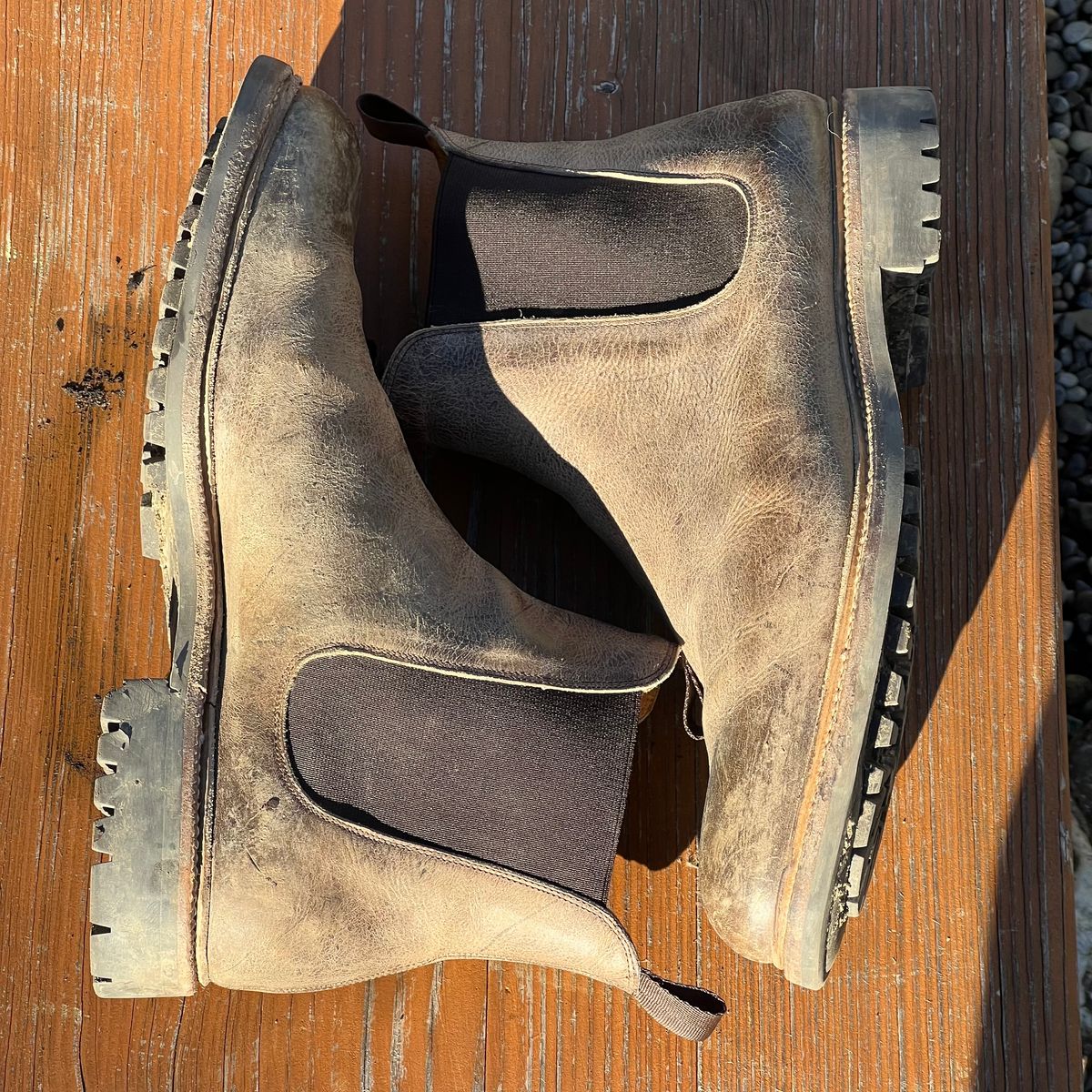 Photo by Florianfloorwalker on November 5, 2025 of the Meermin Chelsea Boot in C.F. Stead Gaucho Waxy Kudu.