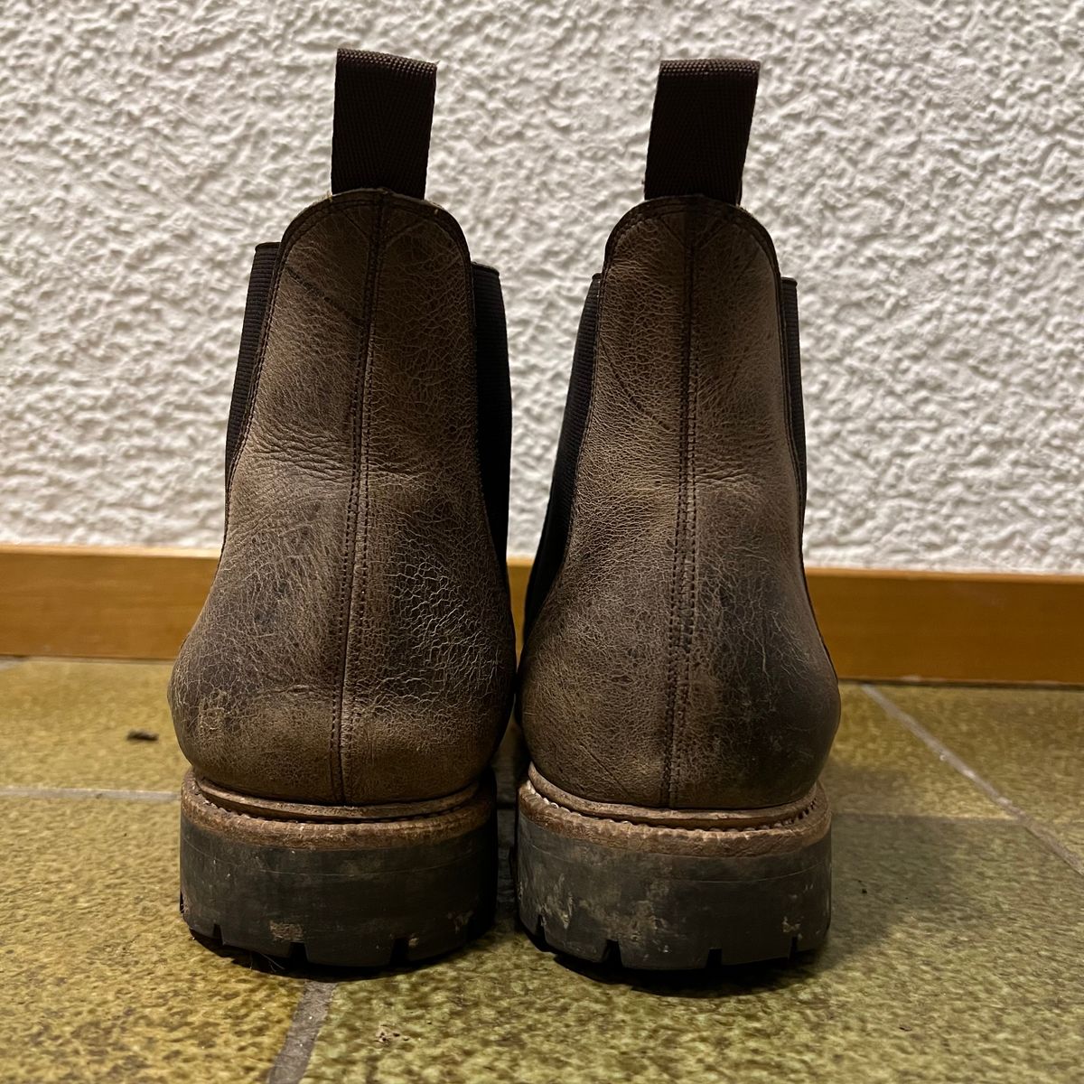 Photo by Florianfloorwalker on December 5, 2025 of the Meermin Chelsea Boot in C.F. Stead Gaucho Waxy Kudu.