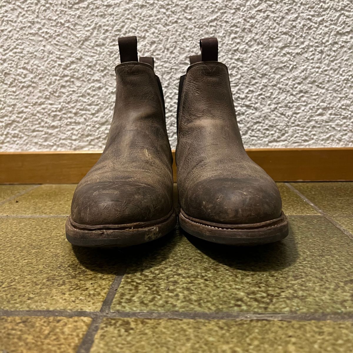 Photo by Florianfloorwalker on December 5, 2025 of the Meermin Chelsea Boot in C.F. Stead Gaucho Waxy Kudu.