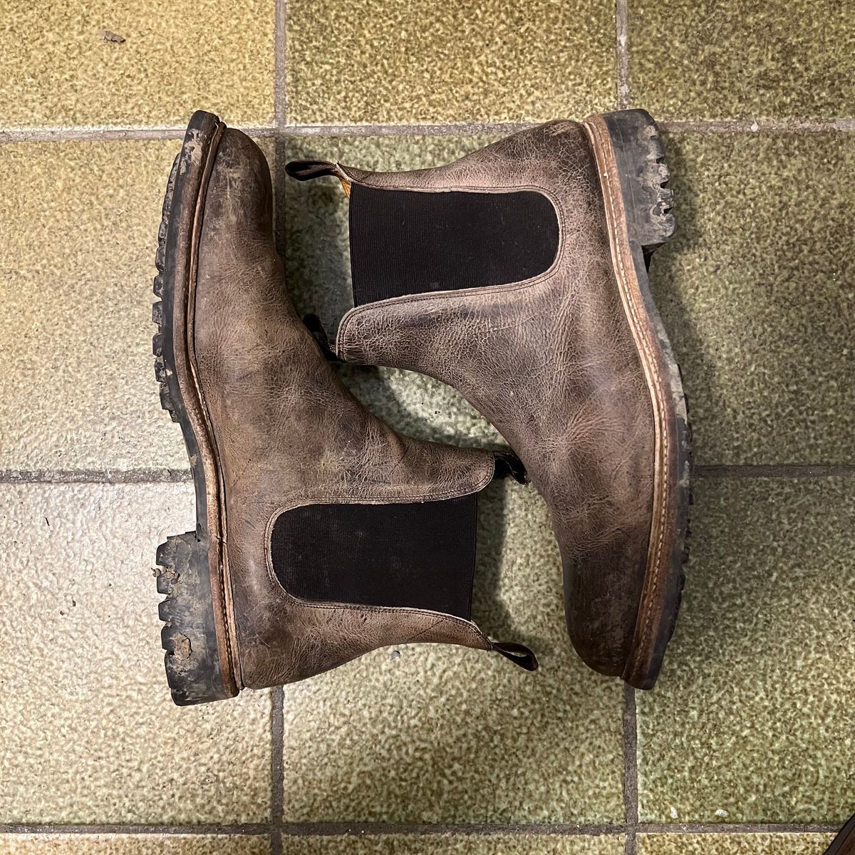 Photo by Florianfloorwalker on December 5, 2025 of the Meermin Chelsea Boot in C.F. Stead Gaucho Waxy Kudu.