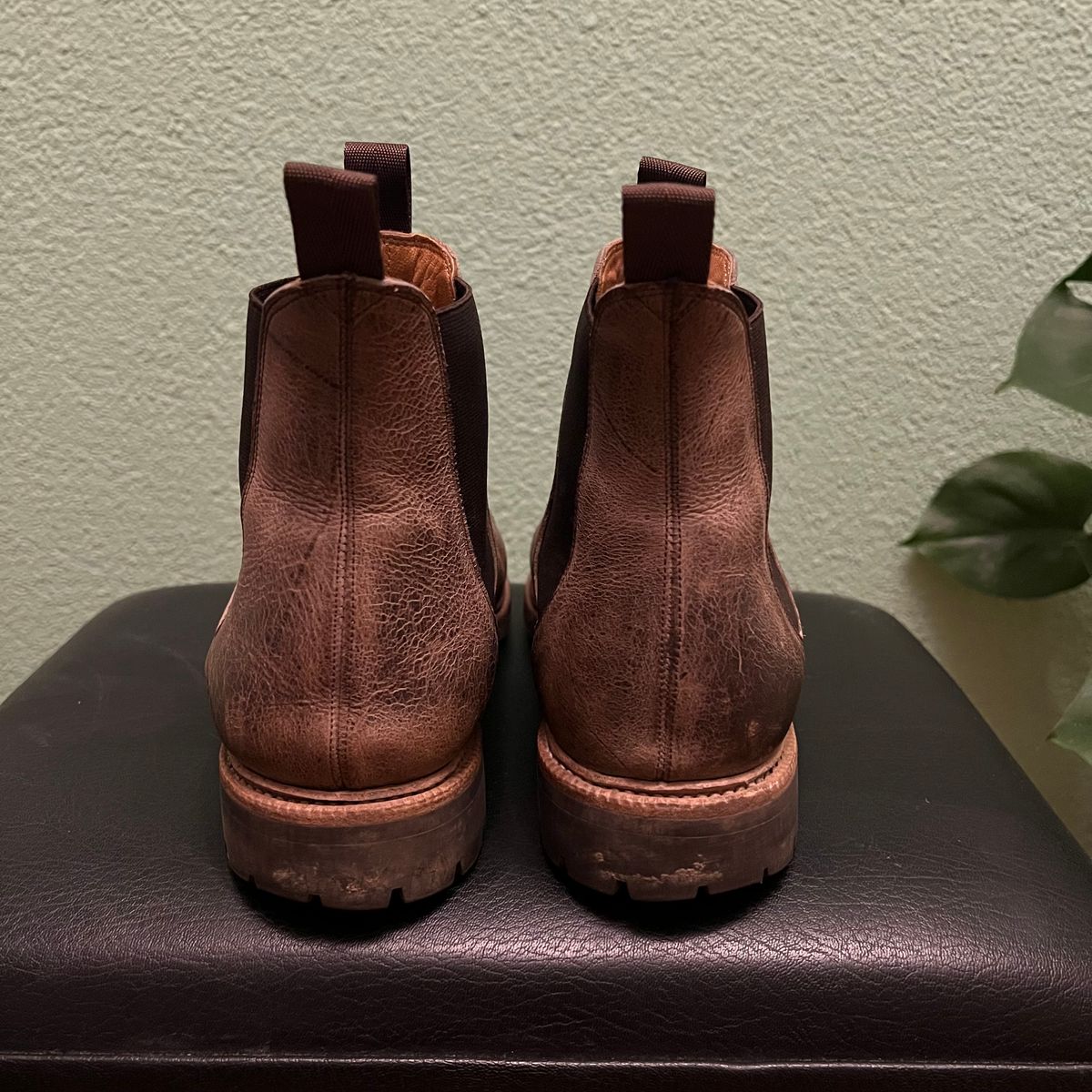 Photo by Florianfloorwalker on January 5, 2026 of the Meermin Chelsea Boot in C.F. Stead Gaucho Waxy Kudu.