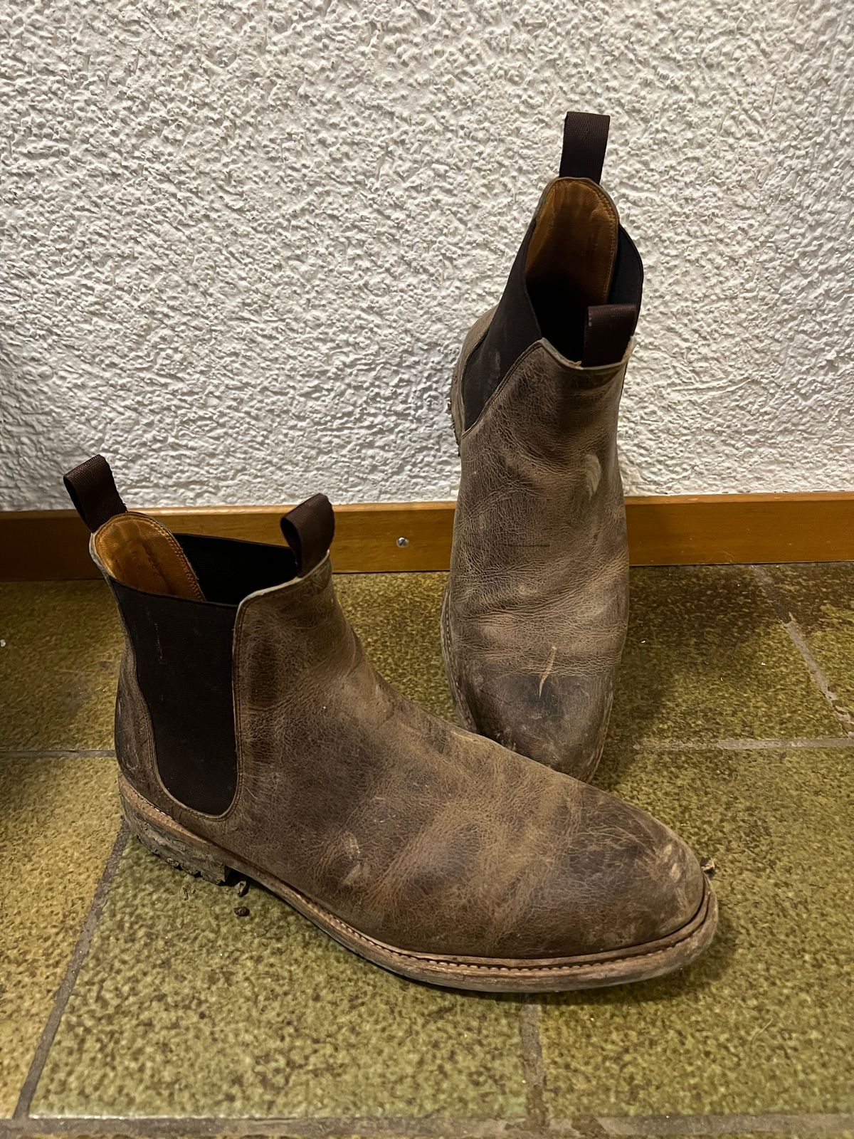 Photo by Florianfloorwalker on January 30, 2026 of the Meermin Chelsea Boot in C.F. Stead Gaucho Waxy Kudu.