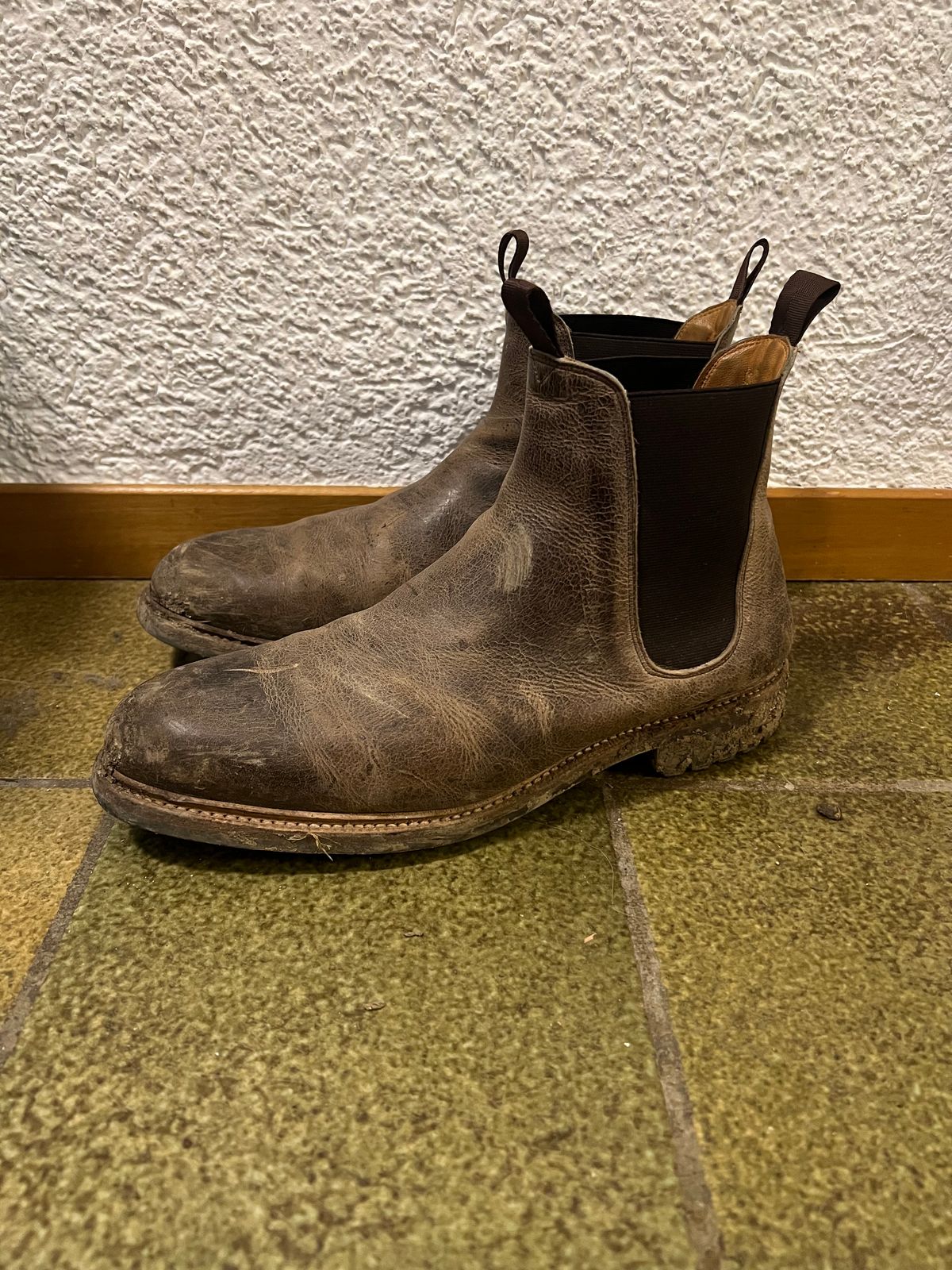 Photo by Florianfloorwalker on January 30, 2026 of the Meermin Chelsea Boot in C.F. Stead Gaucho Waxy Kudu.