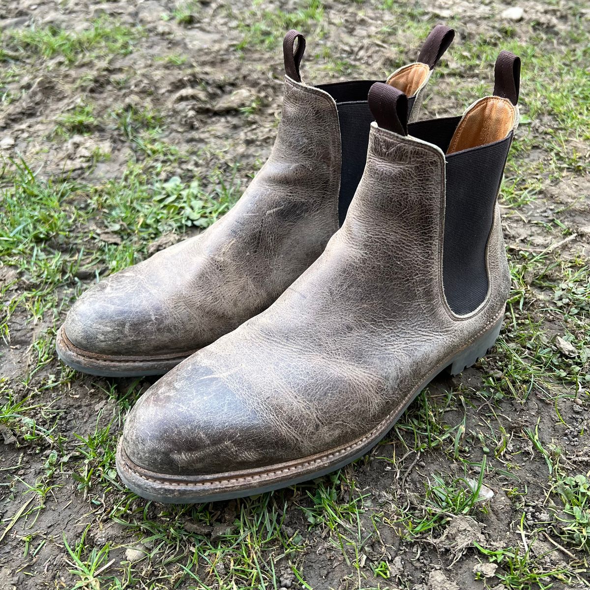 Photo by Florianfloorwalker on March 5, 2026 of the Meermin Chelsea Boot in C.F. Stead Gaucho Waxy Kudu.