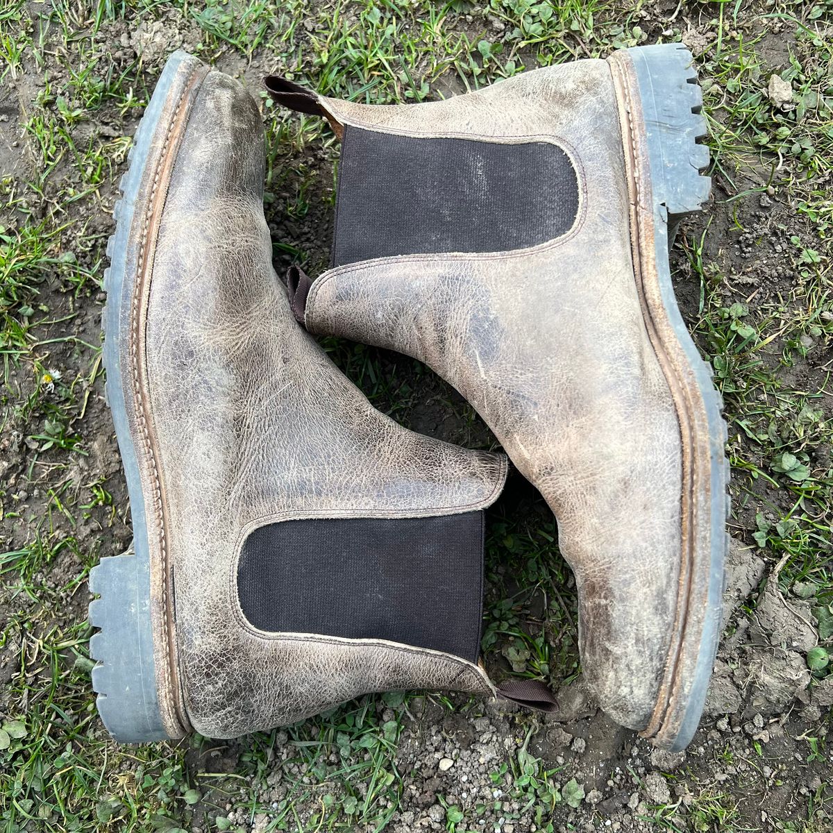 Photo by Florianfloorwalker on March 5, 2026 of the Meermin Chelsea Boot in C.F. Stead Gaucho Waxy Kudu.