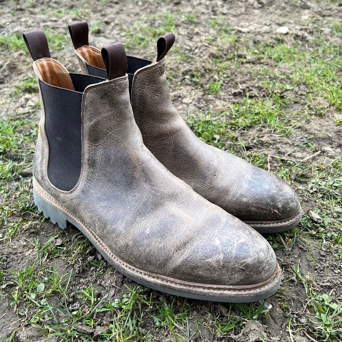 Photo by Florianfloorwalker on March 5, 2026 of the Meermin Chelsea Boot in C.F. Stead Gaucho Waxy Kudu.