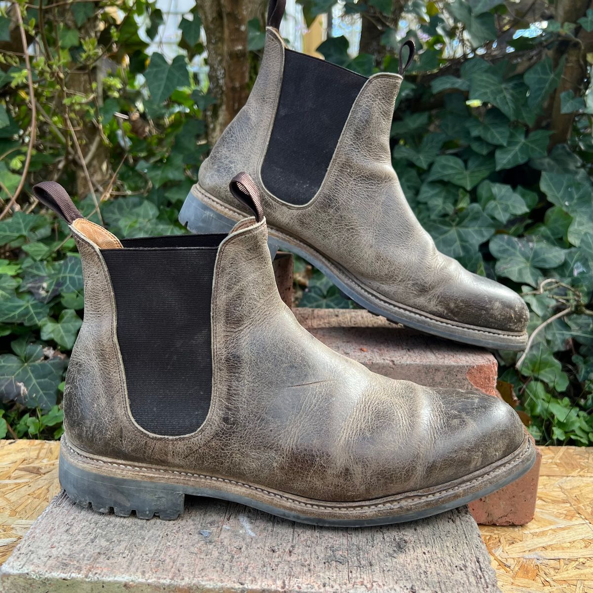 Photo by Florianfloorwalker on April 4, 2026 of the Meermin Chelsea Boot in C.F. Stead Gaucho Waxy Kudu.