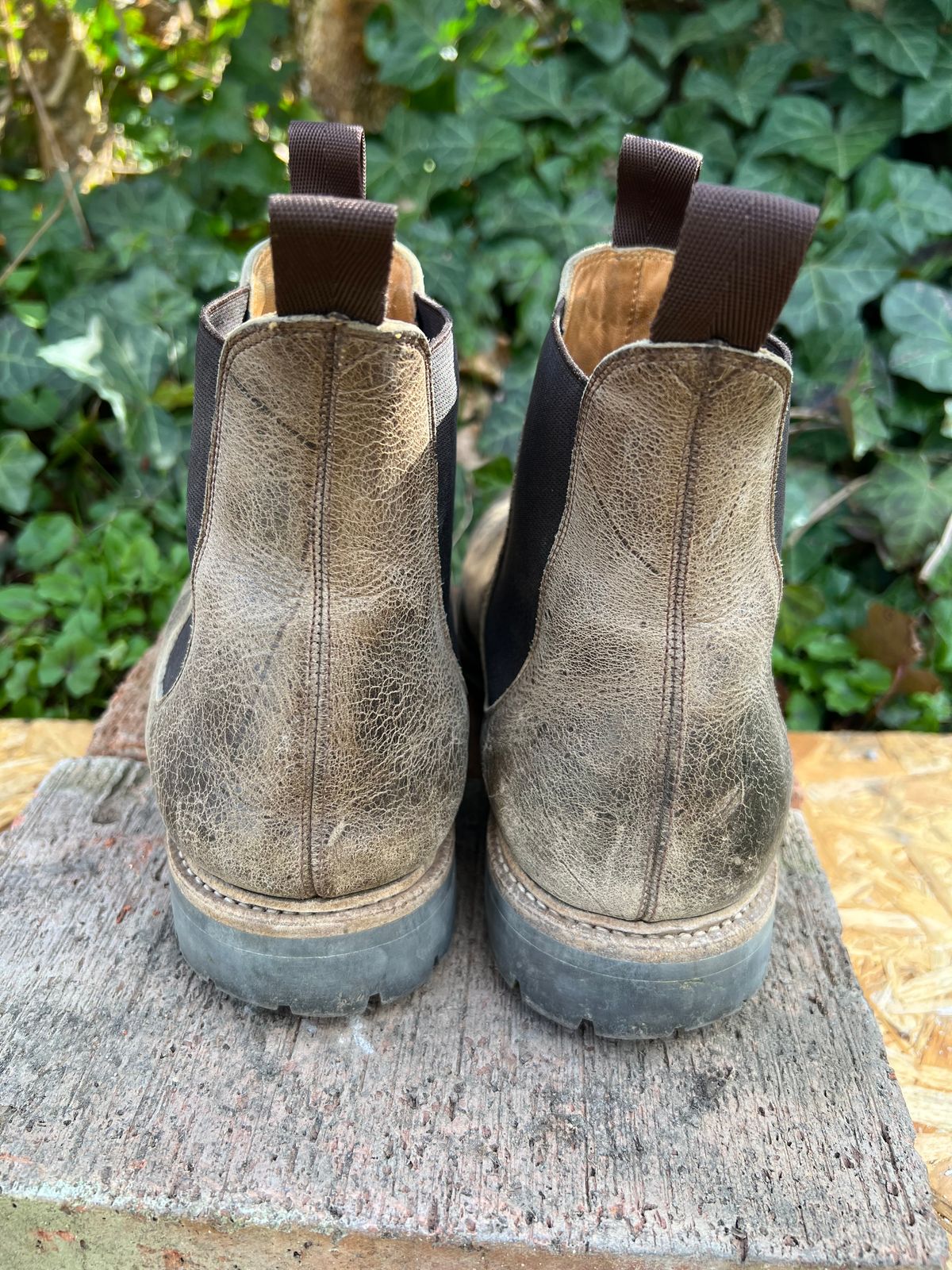 Photo by Florianfloorwalker on April 4, 2026 of the Meermin Chelsea Boot in C.F. Stead Gaucho Waxy Kudu.