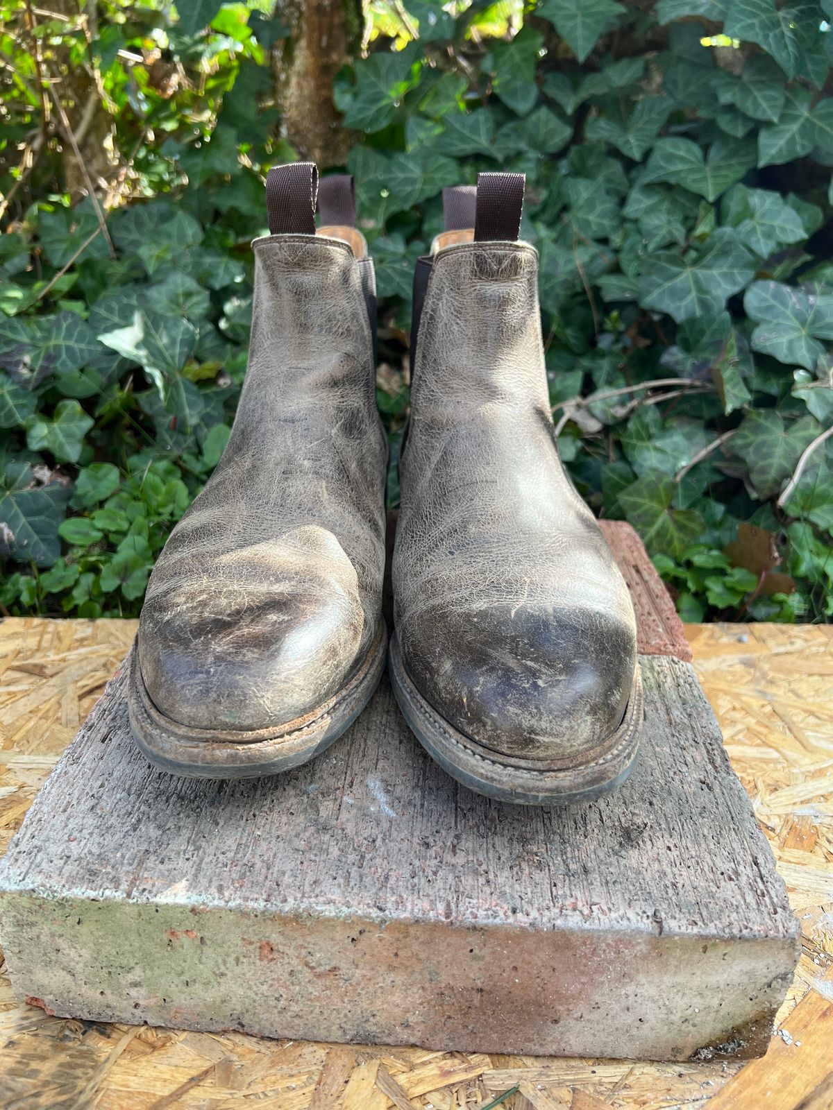 Photo by Florianfloorwalker on April 4, 2026 of the Meermin Chelsea Boot in C.F. Stead Gaucho Waxy Kudu.