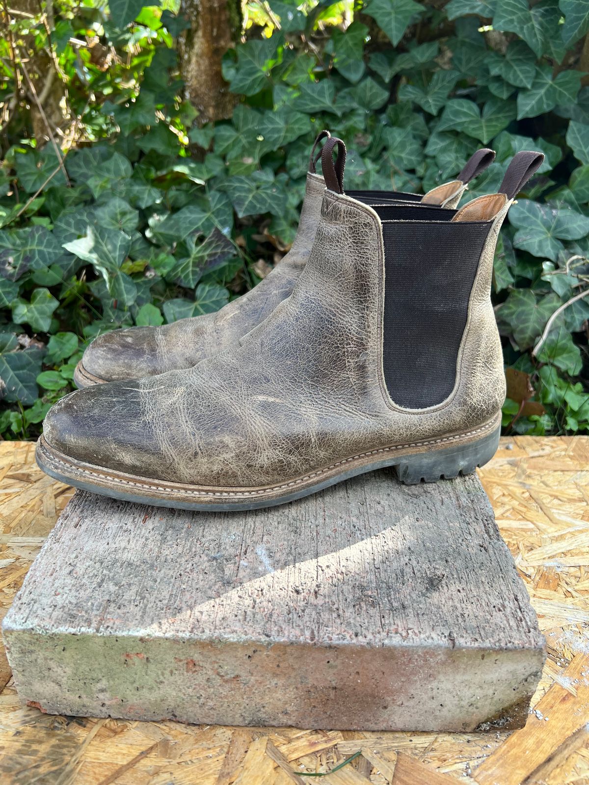 Photo by Florianfloorwalker on April 4, 2026 of the Meermin Chelsea Boot in C.F. Stead Gaucho Waxy Kudu.