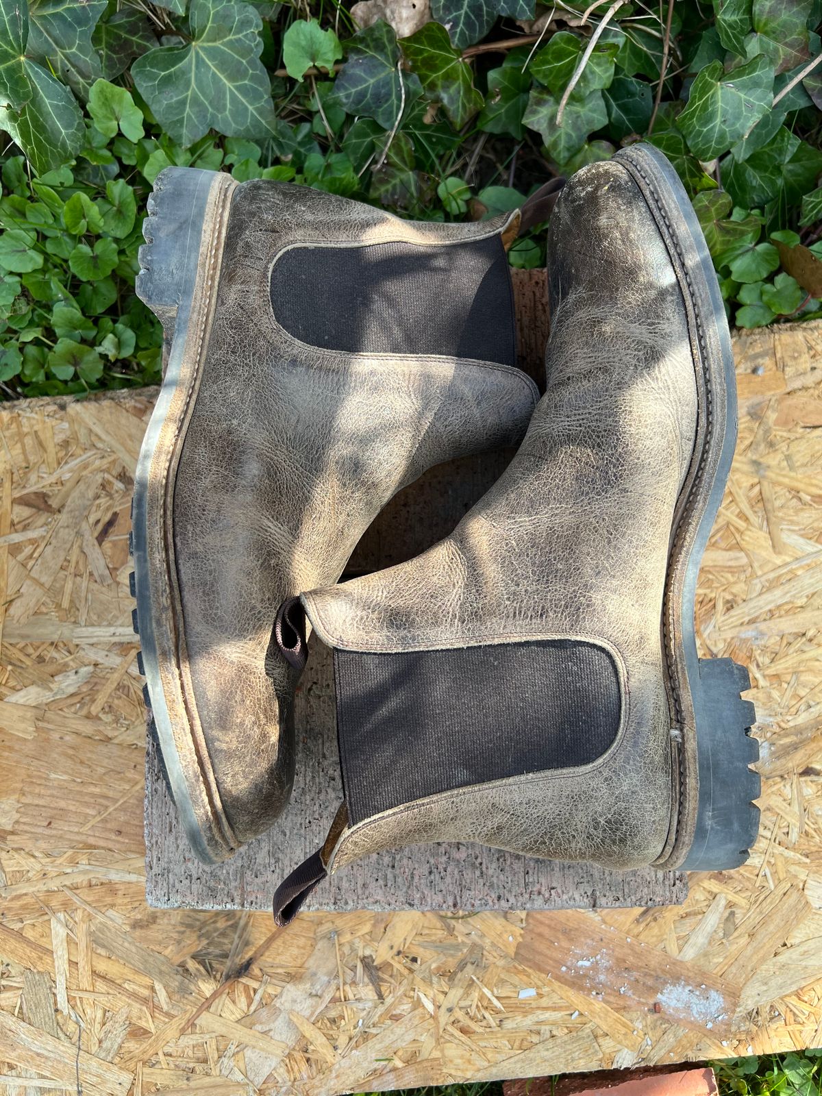 Photo by Florianfloorwalker on April 4, 2026 of the Meermin Chelsea Boot in C.F. Stead Gaucho Waxy Kudu.