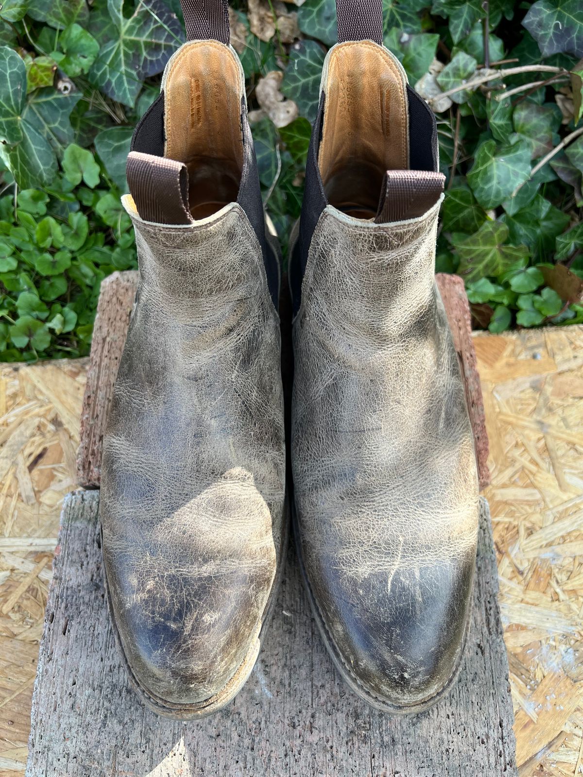Photo by Florianfloorwalker on April 4, 2026 of the Meermin Chelsea Boot in C.F. Stead Gaucho Waxy Kudu.