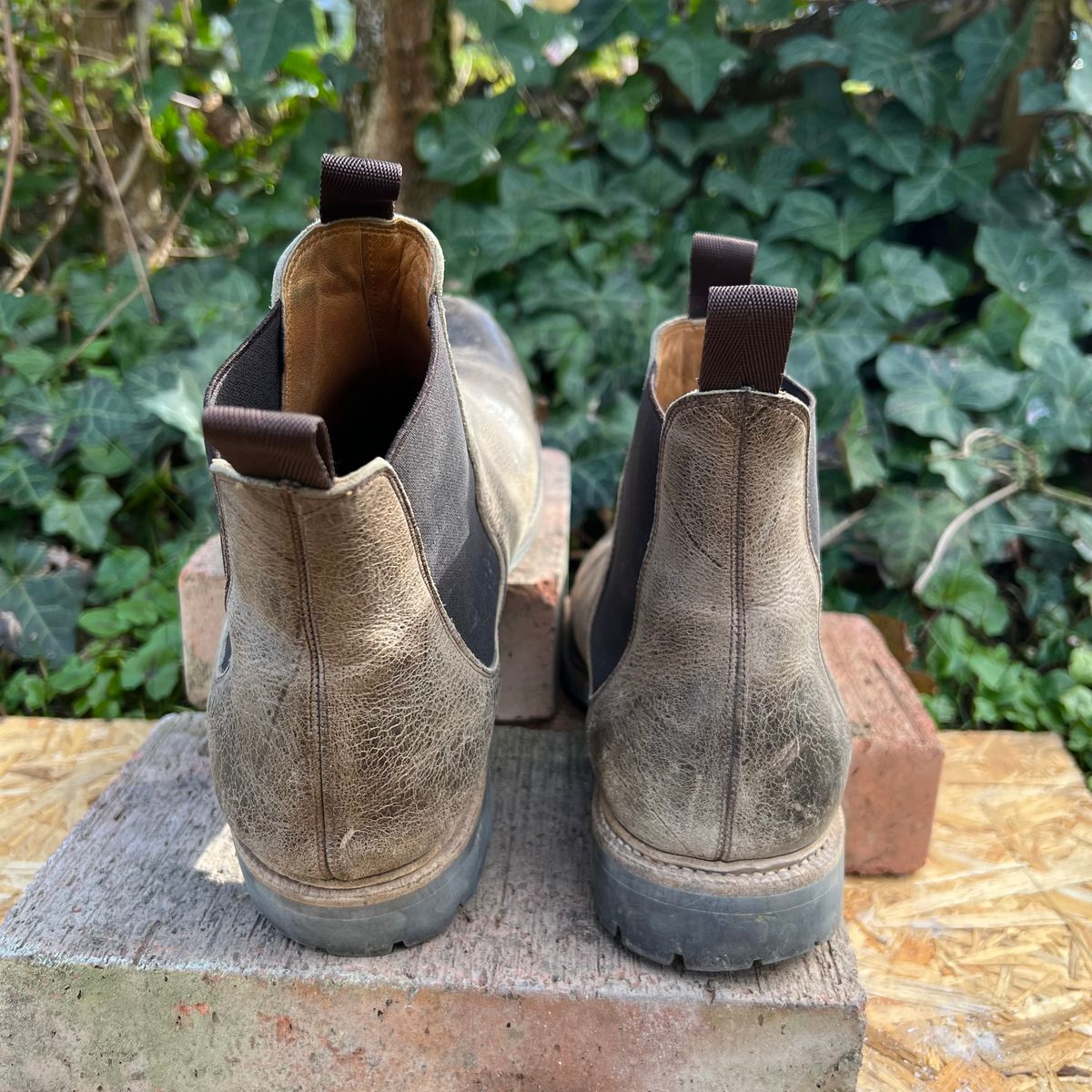 Photo by Florianfloorwalker on April 4, 2026 of the Meermin Chelsea Boot in C.F. Stead Gaucho Waxy Kudu.