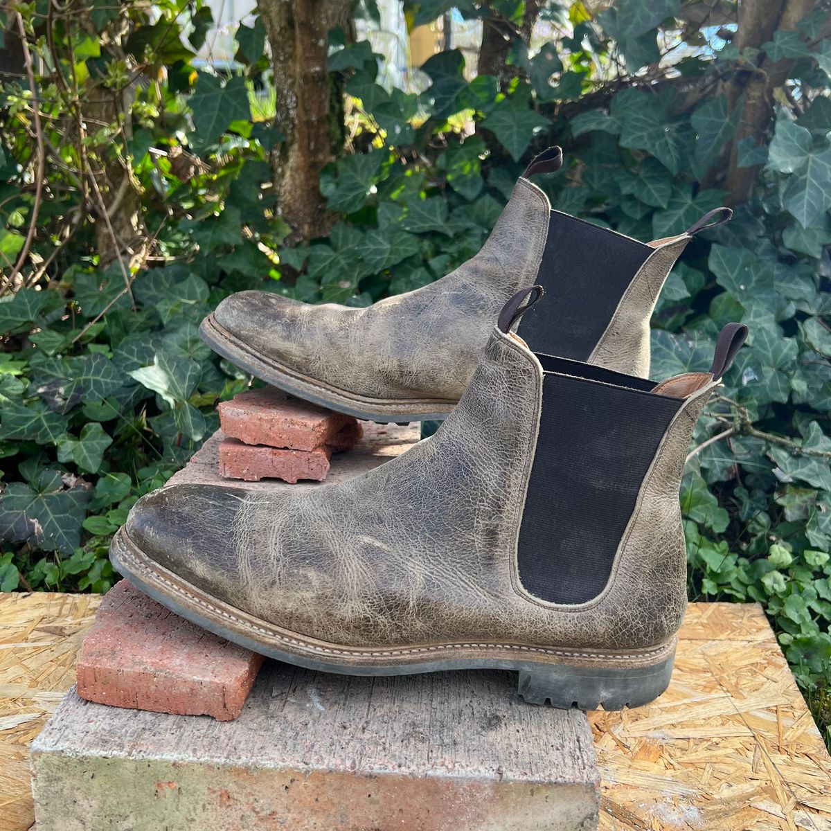 Photo by Florianfloorwalker on April 4, 2026 of the Meermin Chelsea Boot in C.F. Stead Gaucho Waxy Kudu.