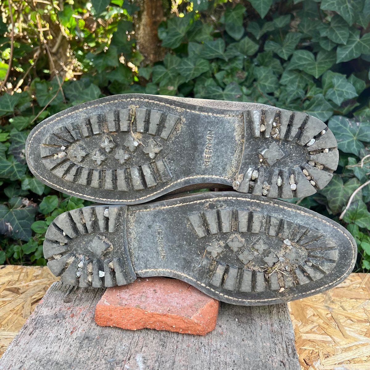 Photo by Florianfloorwalker on April 4, 2026 of the Meermin Chelsea Boot in C.F. Stead Gaucho Waxy Kudu.