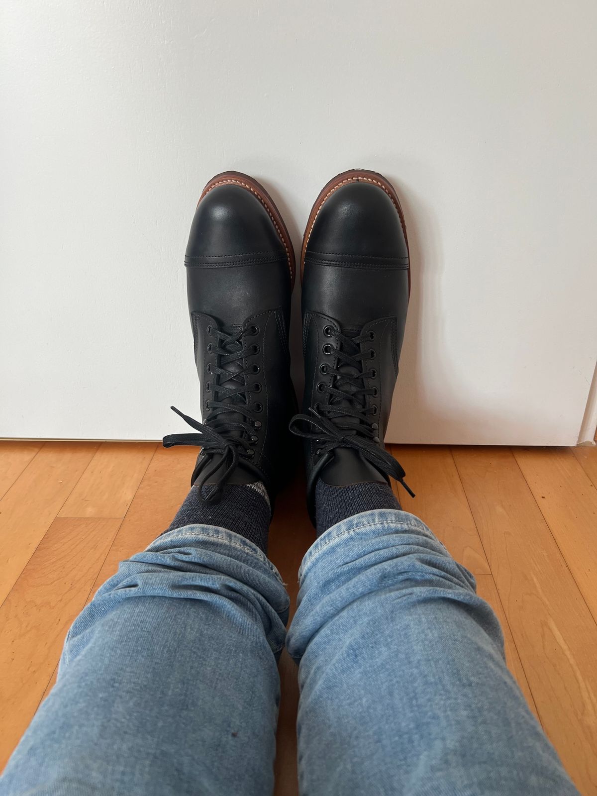 Photo by Florianfloorwalker on January 7, 2026 of the Oak Street Bootmakers Mill Boot in Seidel Black Oil Tan.