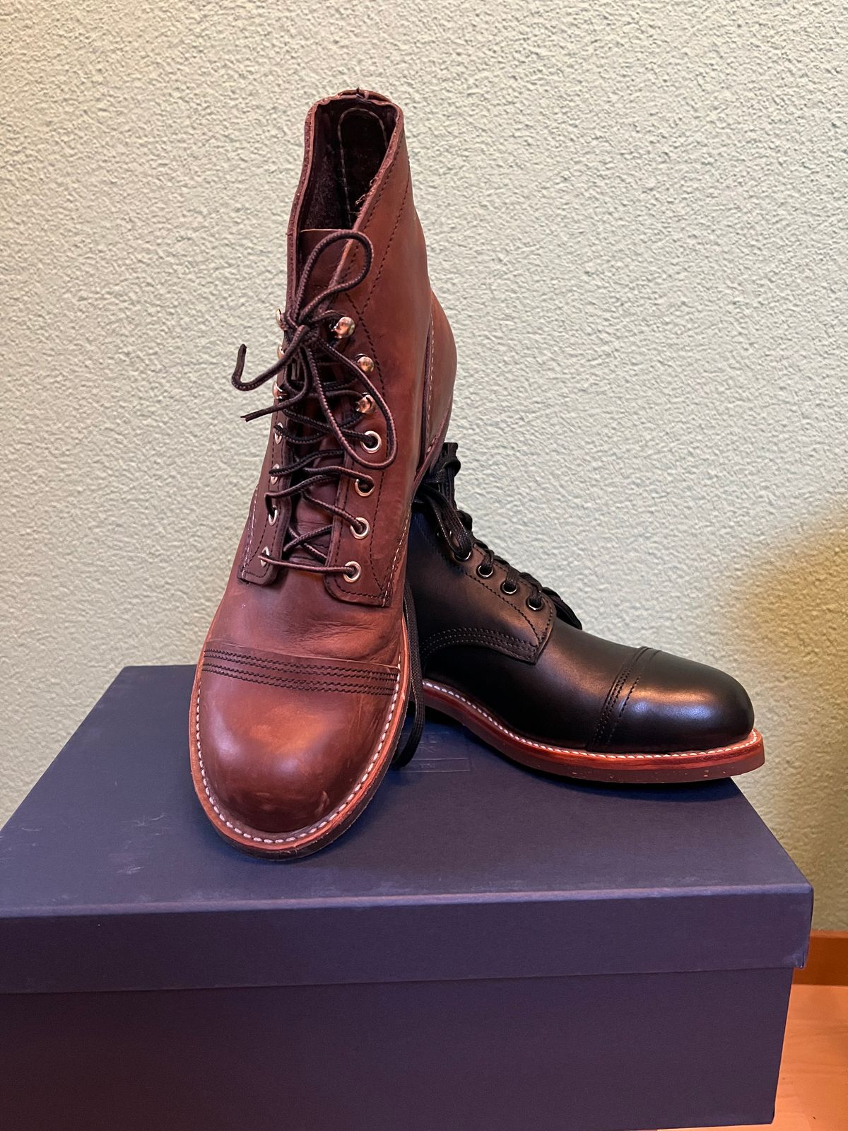 Photo by Florianfloorwalker on December 17, 2025 of the Oak Street Bootmakers Mill Boot in Seidel Black Oil Tan.