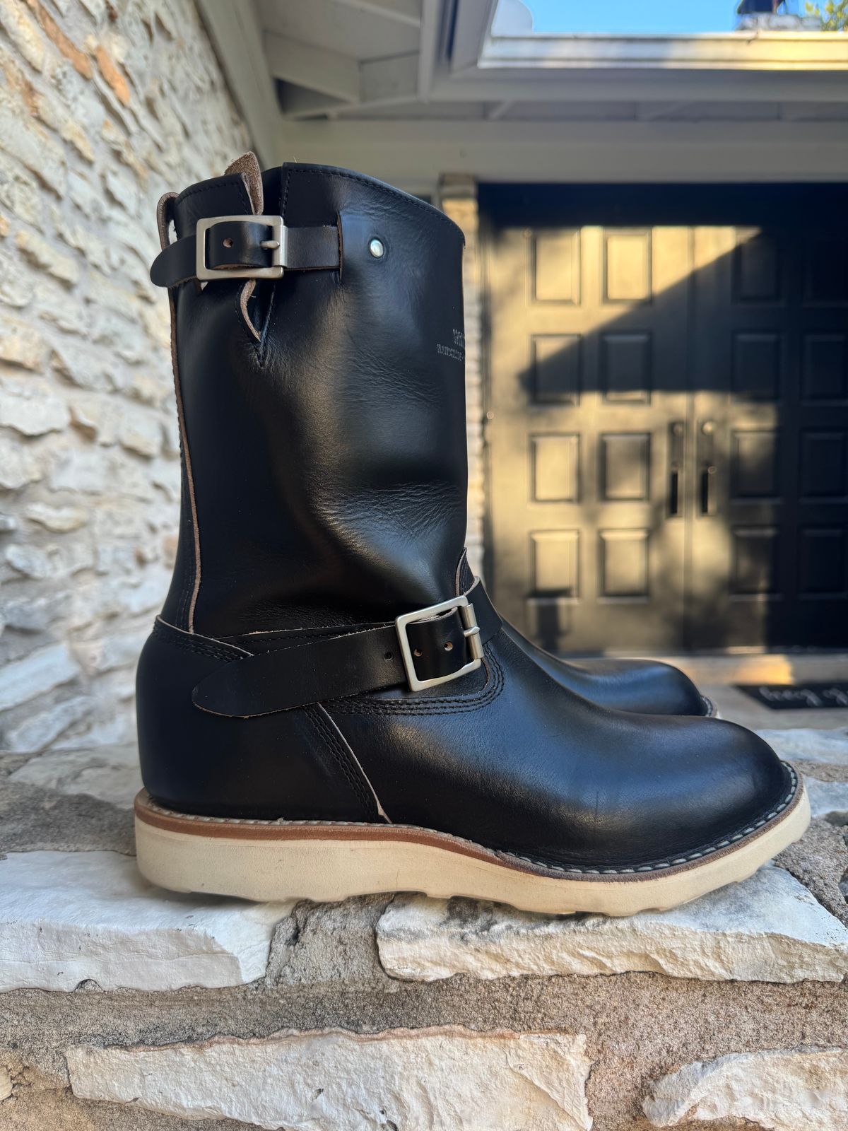 Photo by Jwilliams on December 10, 2025 of the White's Cykel 4014 Engineer in Horween Black Chromexcel.