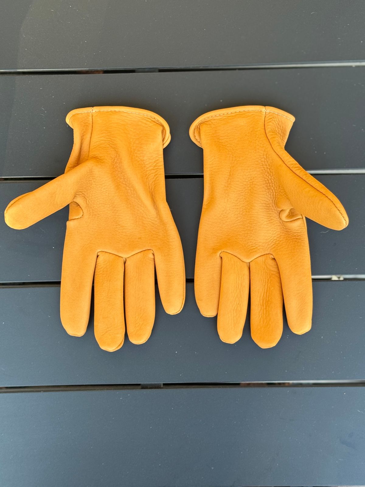 Photo by Jwilliams on September 28, 2025 of the Sullivan Glove Co. Deerskin Shorty in Saddle Tan Deerskin.