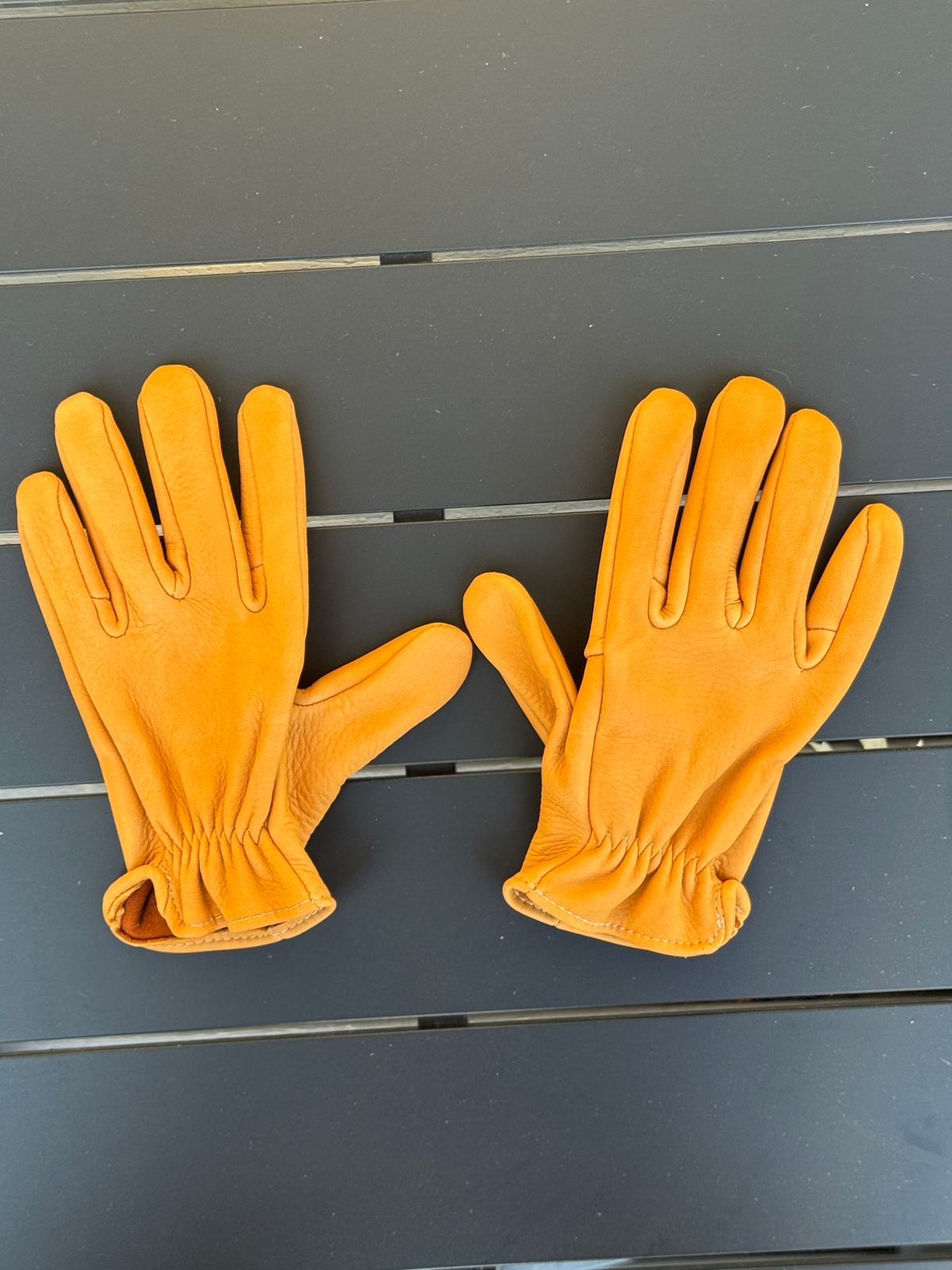 Photo by Jwilliams on September 28, 2025 of the Sullivan Glove Co. Deerskin Shorty in Saddle Tan Deerskin.