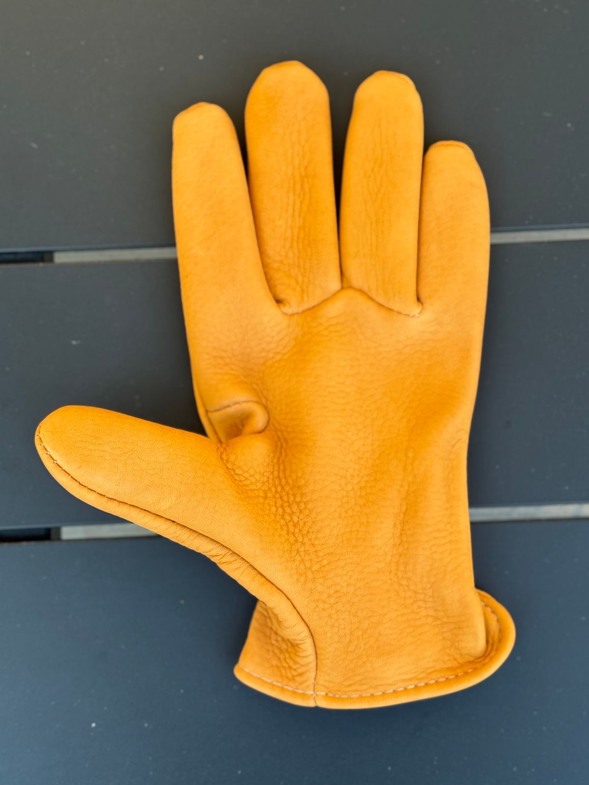 Photo by Jwilliams on September 28, 2025 of the Sullivan Glove Co. Deerskin Shorty in Saddle Tan Deerskin.
