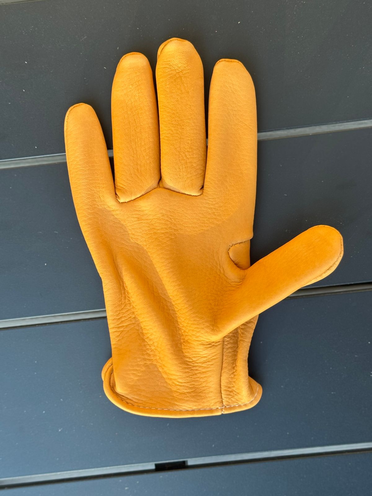 Photo by Jwilliams on September 28, 2025 of the Sullivan Glove Co. Deerskin Shorty in Saddle Tan Deerskin.