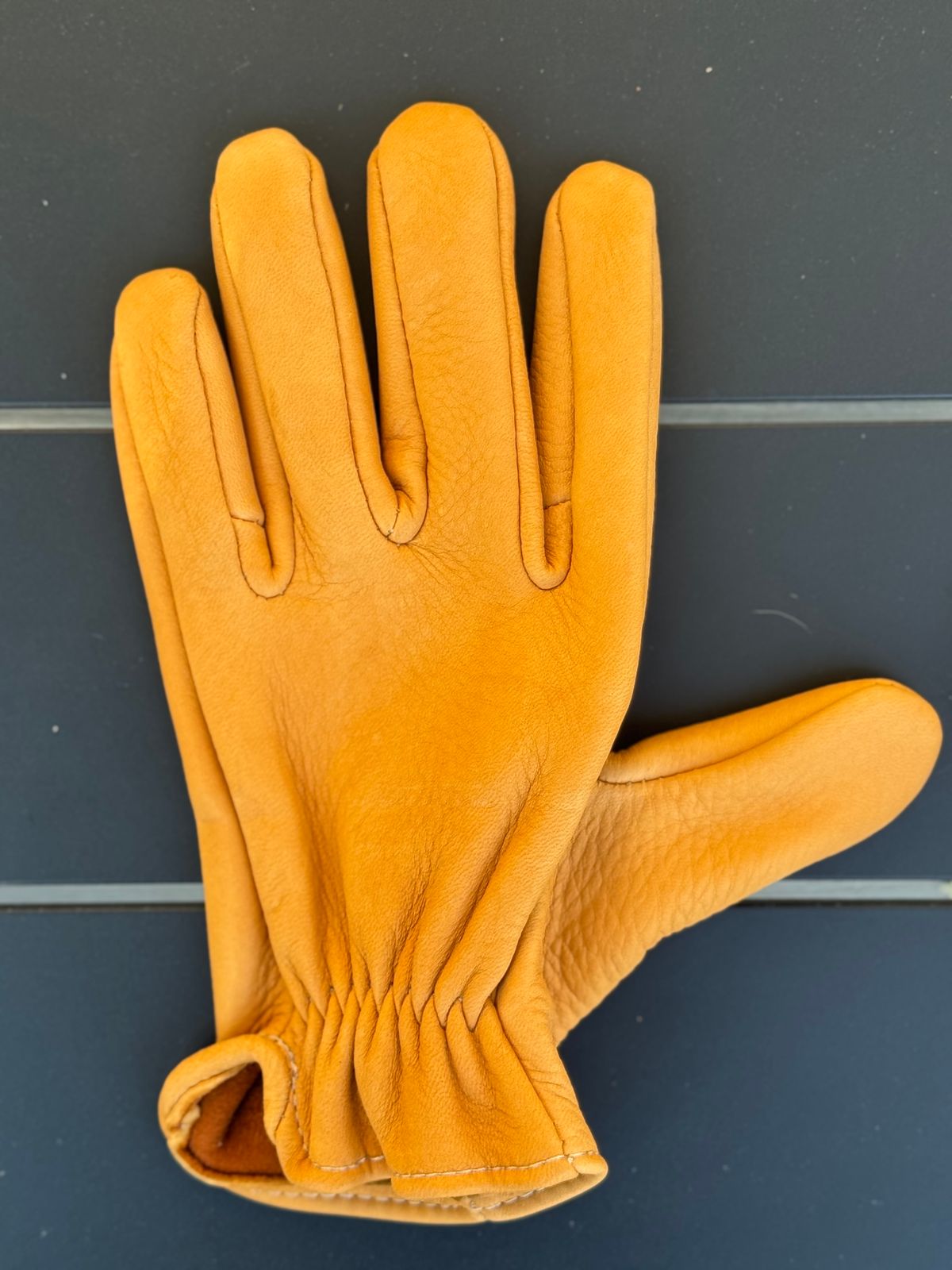 Photo by Jwilliams on September 28, 2025 of the Sullivan Glove Co. Deerskin Shorty in Saddle Tan Deerskin.