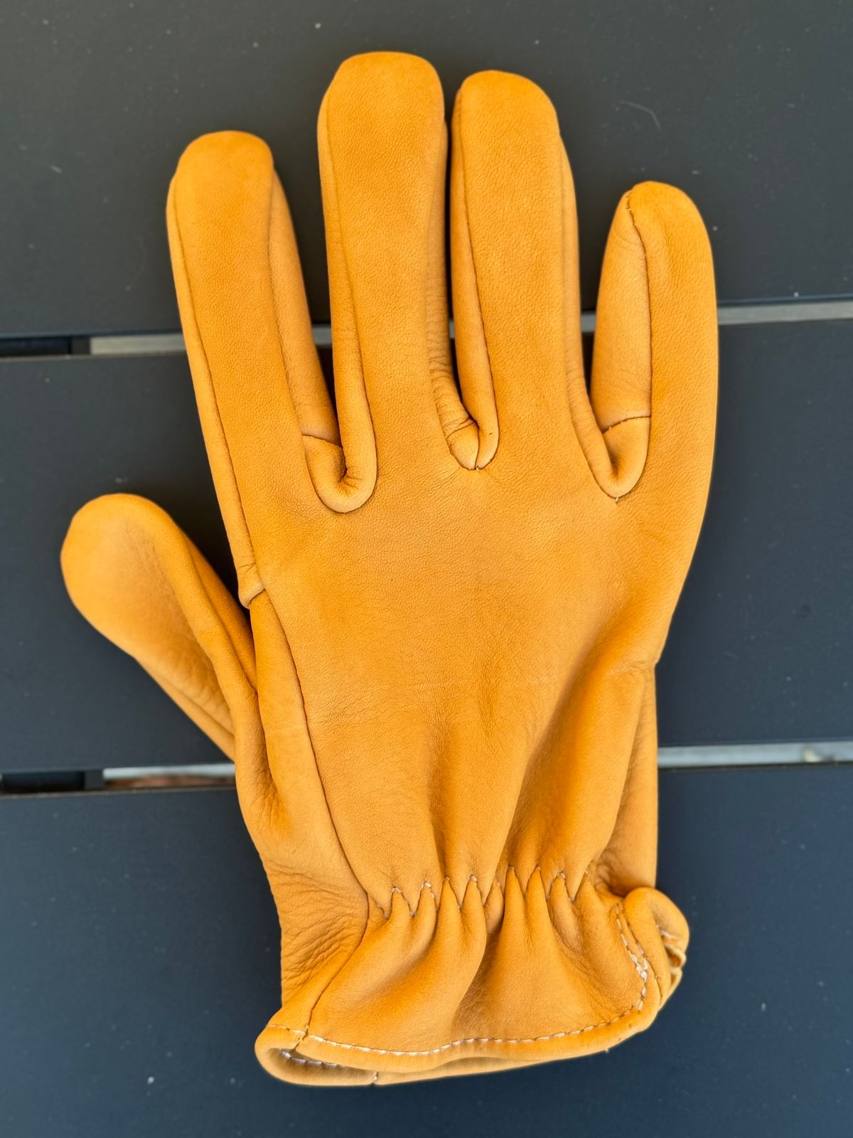 Photo by Jwilliams on September 28, 2025 of the Sullivan Glove Co. Deerskin Shorty in Saddle Tan Deerskin.