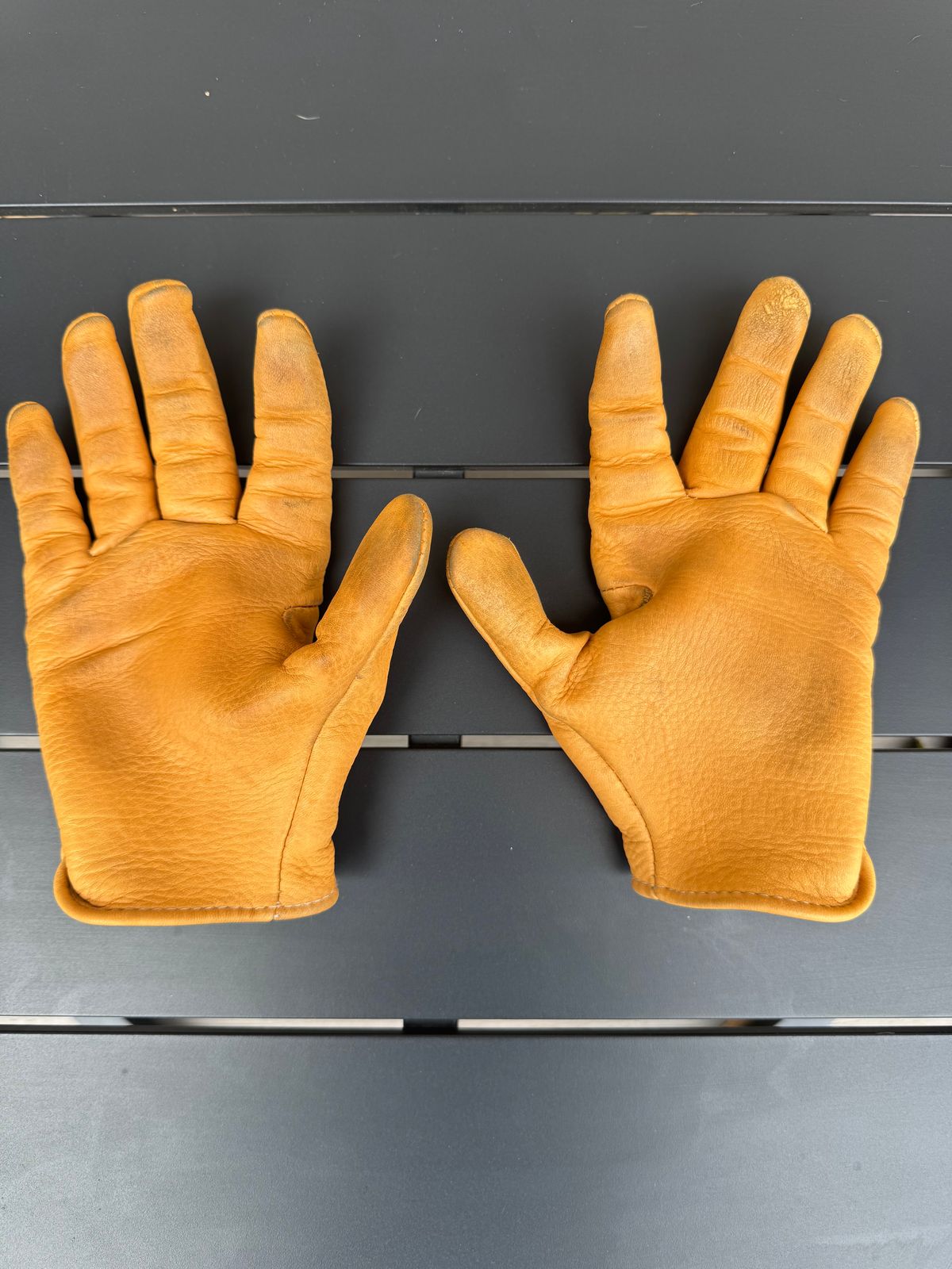 Photo by Jwilliams on November 1, 2025 of the Sullivan Glove Co. Deerskin Shorty in Saddle Tan Deerskin.