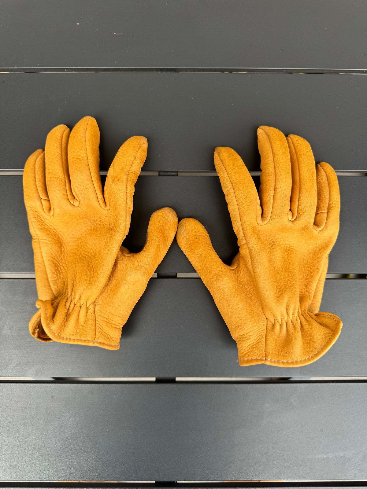 Photo by Jwilliams on November 1, 2025 of the Sullivan Glove Co. Deerskin Shorty in Saddle Tan Deerskin.