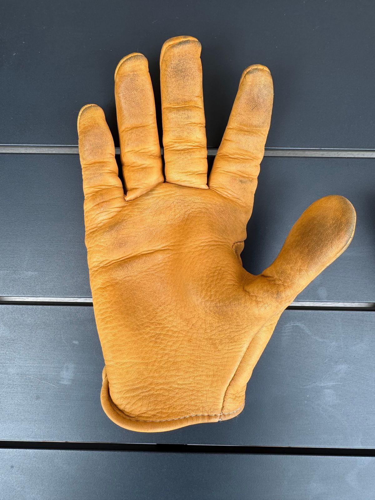 Photo by Jwilliams on November 1, 2025 of the Sullivan Glove Co. Deerskin Shorty in Saddle Tan Deerskin.