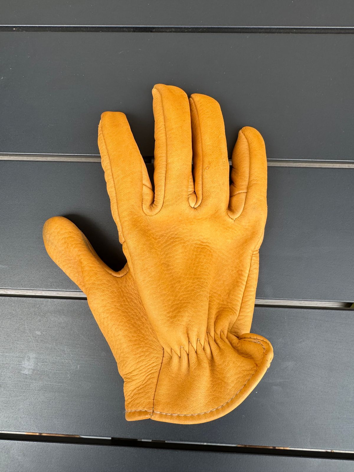 Photo by Jwilliams on November 1, 2025 of the Sullivan Glove Co. Deerskin Shorty in Saddle Tan Deerskin.