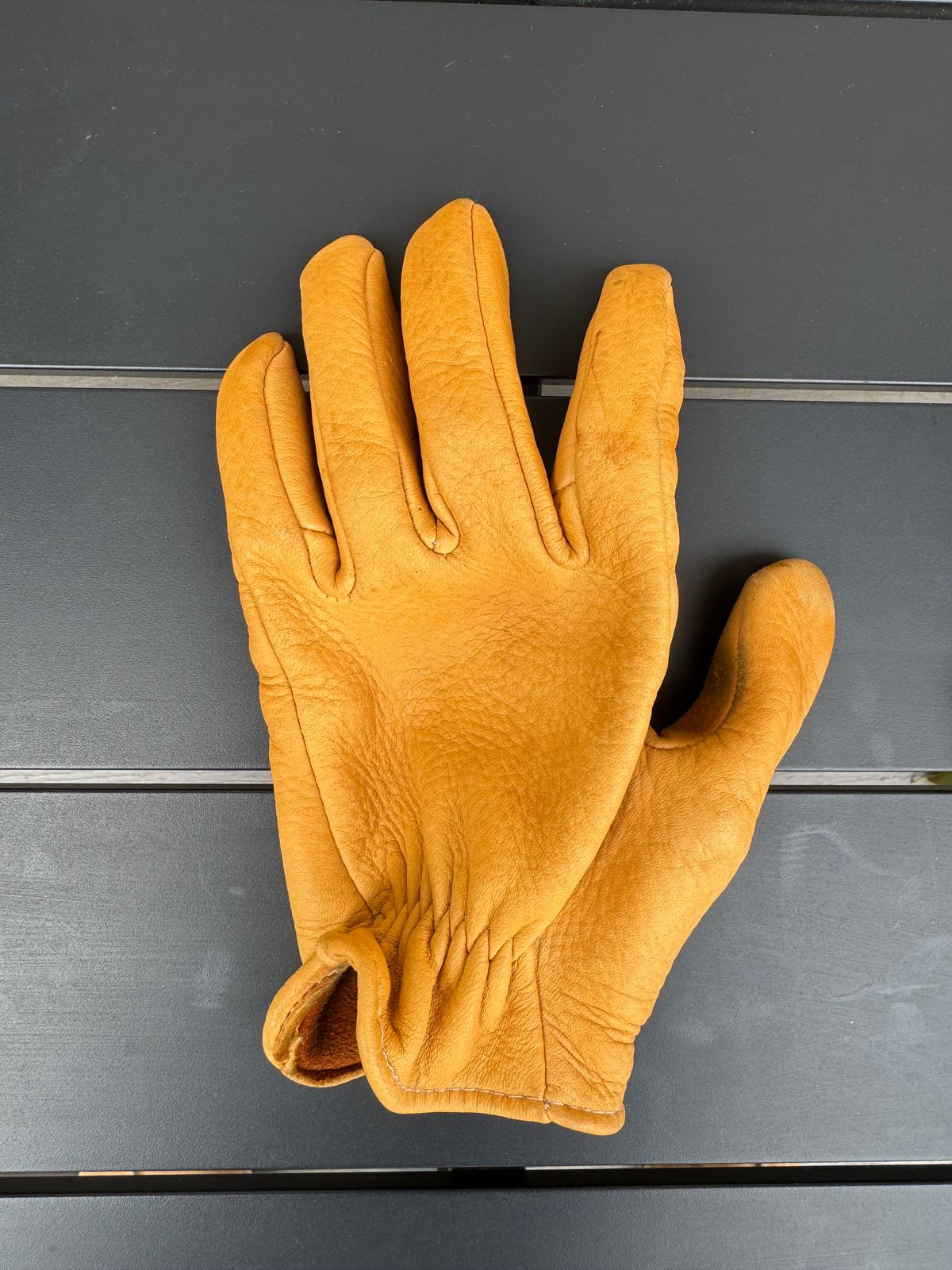 Photo by Jwilliams on November 1, 2025 of the Sullivan Glove Co. Deerskin Shorty in Saddle Tan Deerskin.