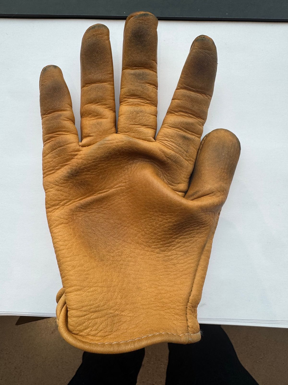 Photo by Jwilliams on December 4, 2025 of the Sullivan Glove Co. Deerskin Shorty in Saddle Tan Deerskin.