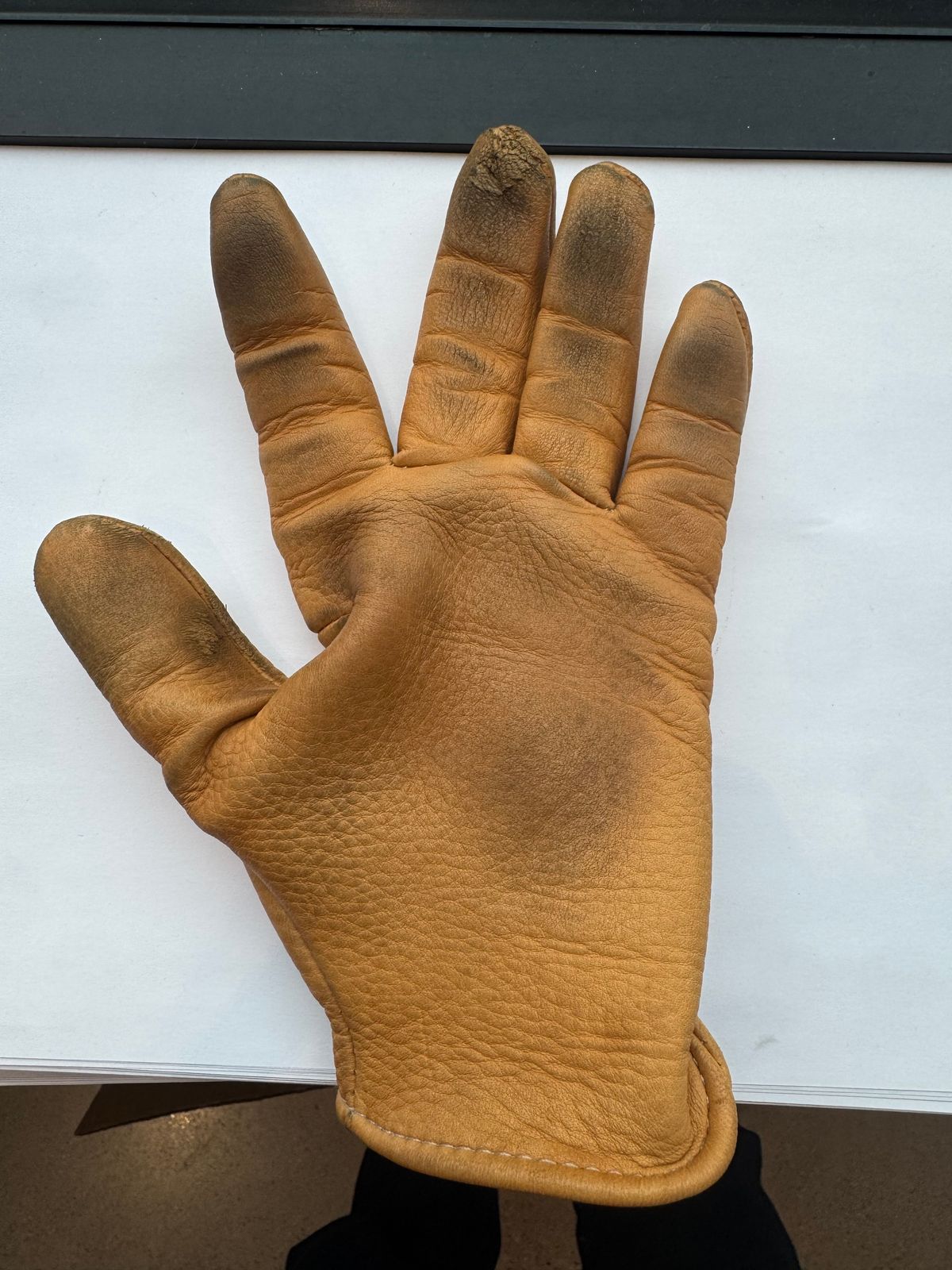 Photo by Jwilliams on December 4, 2025 of the Sullivan Glove Co. Deerskin Shorty in Saddle Tan Deerskin.