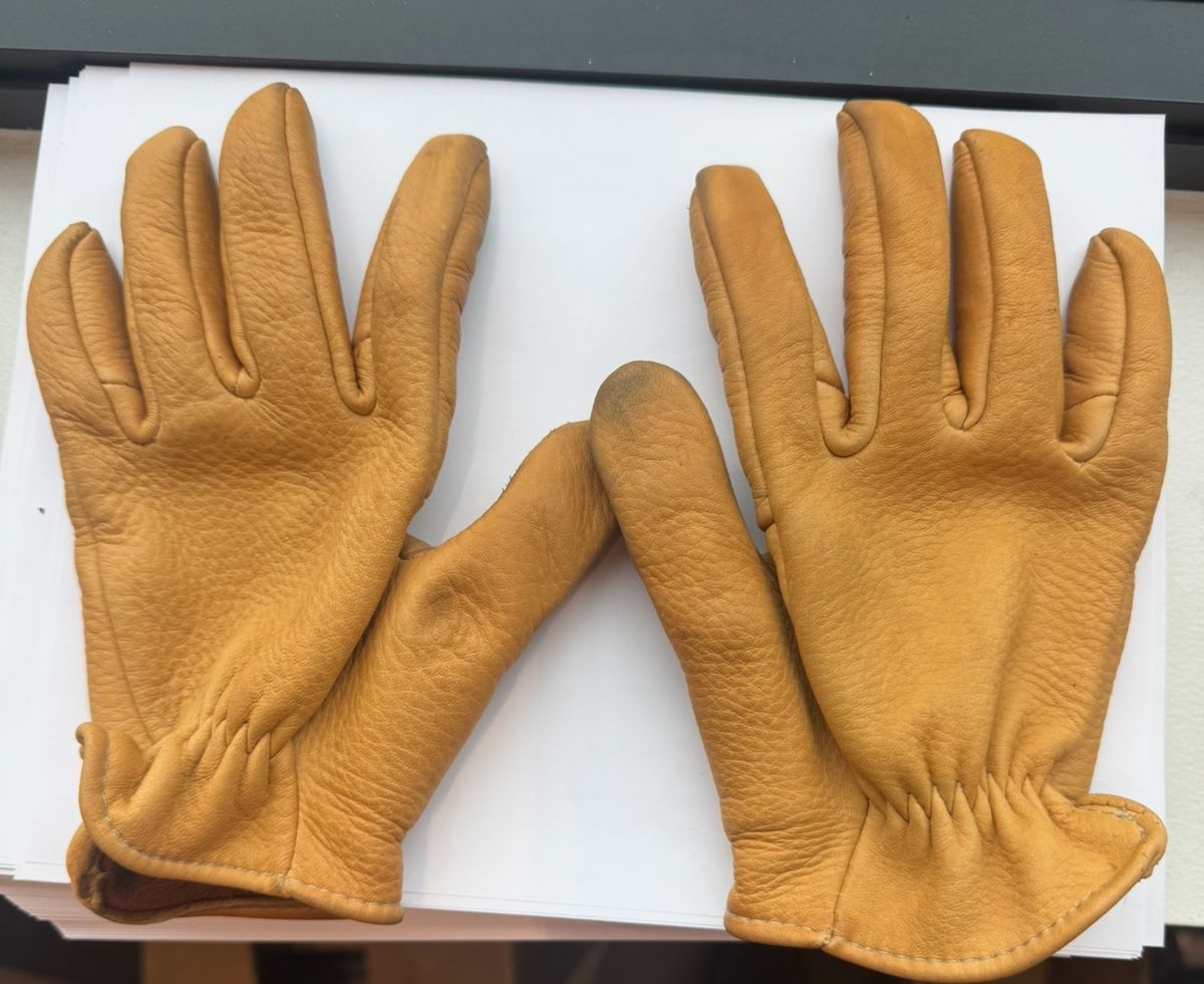 Photo by Jwilliams on December 4, 2025 of the Sullivan Glove Co. Deerskin Shorty in Saddle Tan Deerskin.