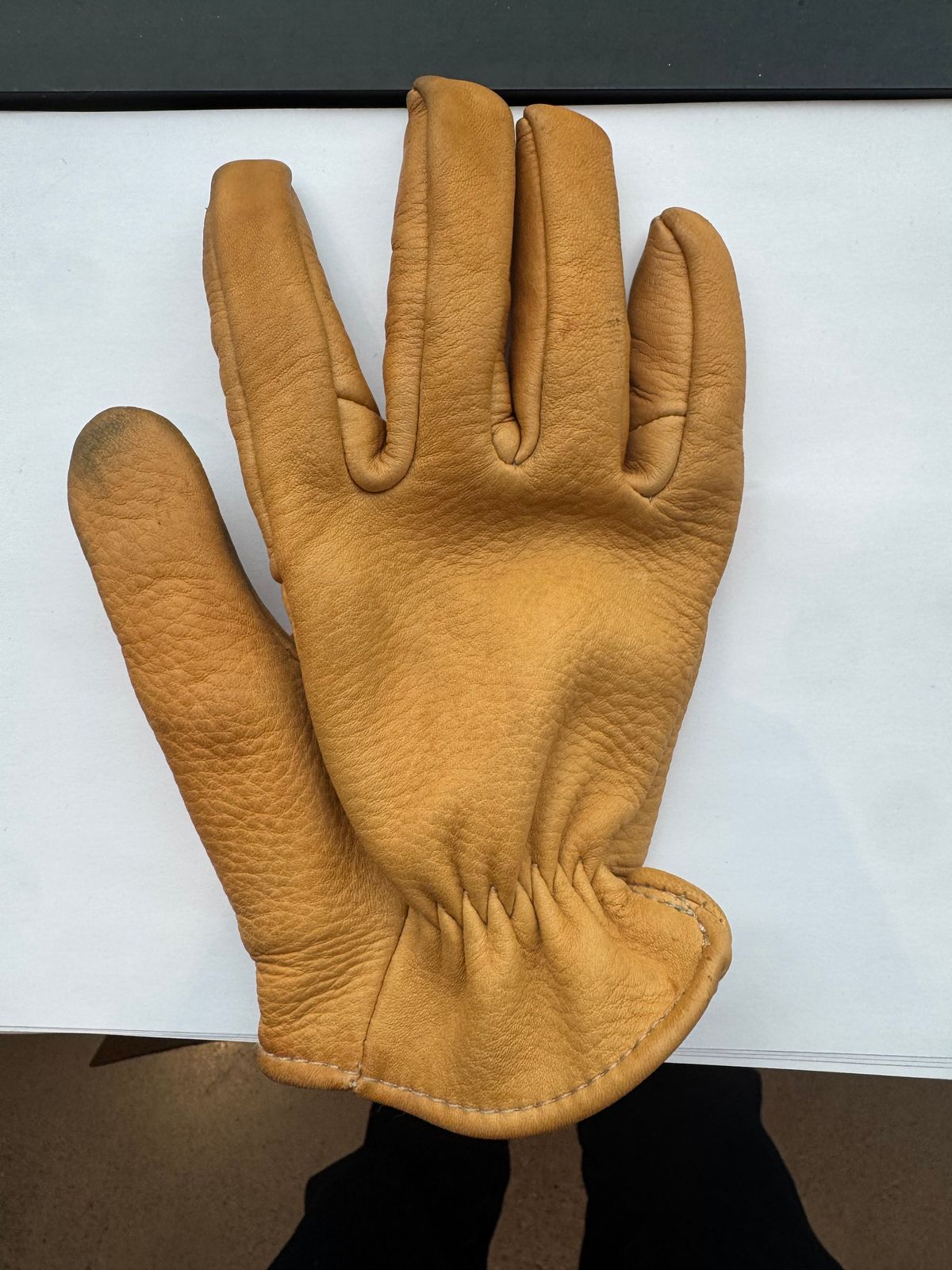 Photo by Jwilliams on December 4, 2025 of the Sullivan Glove Co. Deerskin Shorty in Saddle Tan Deerskin.