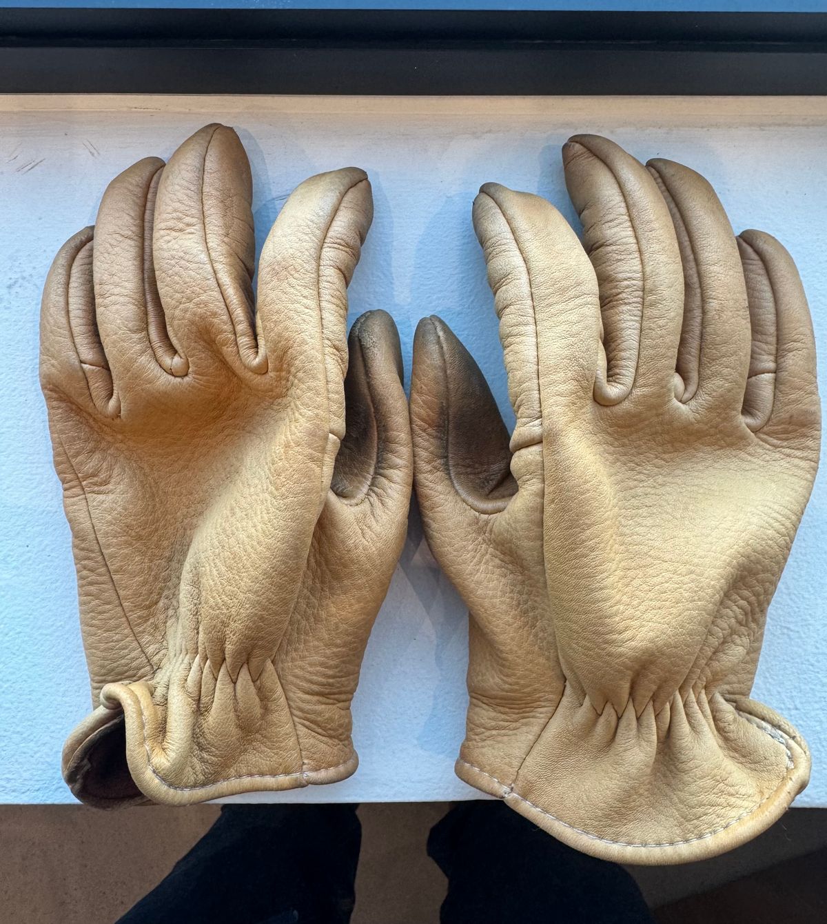 Photo by Jwilliams on January 2, 2026 of the Sullivan Glove Co. Deerskin Shorty in Saddle Tan Deerskin.